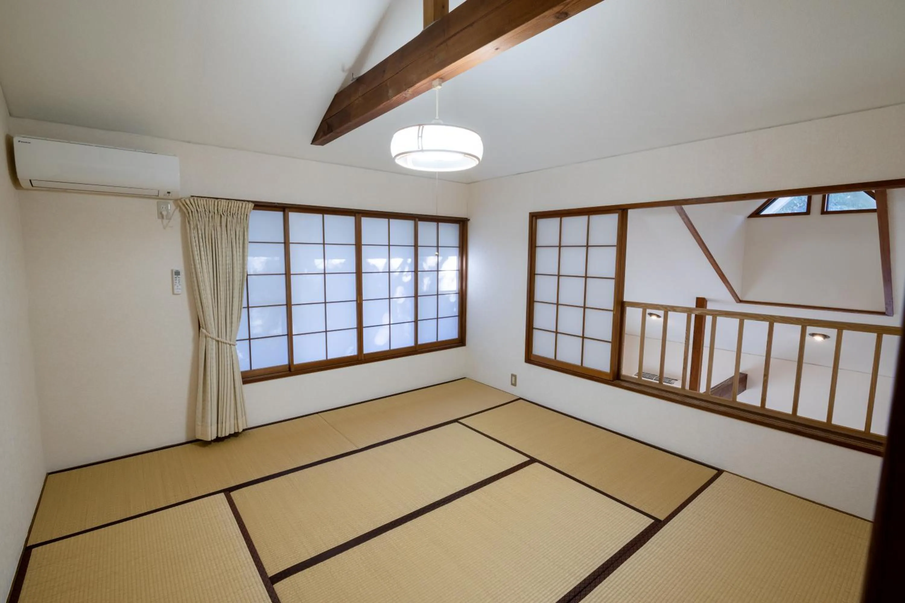 Photo of the whole room in Le Nessa Akazawa