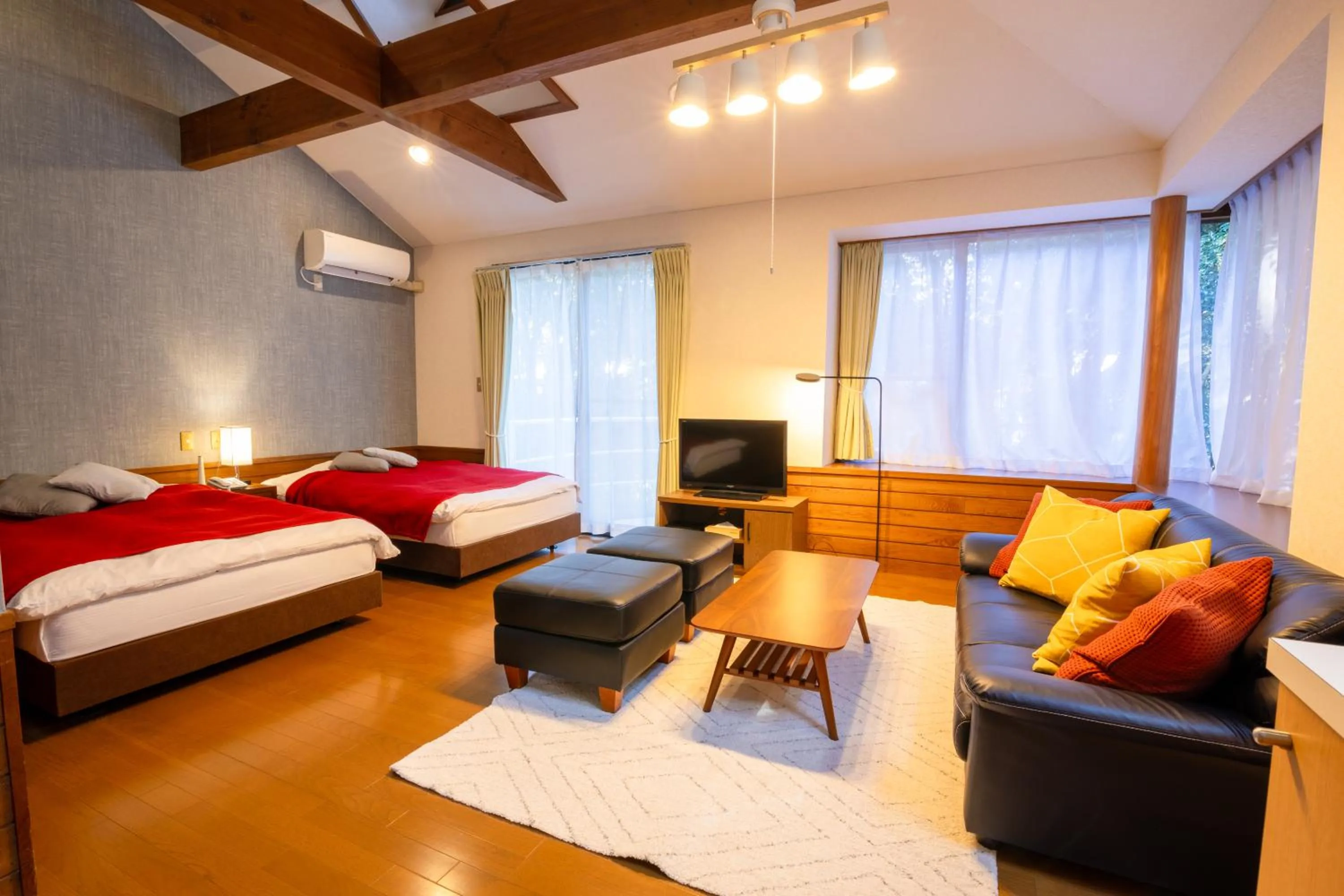 Photo of the whole room, Bed in Le Nessa Akazawa