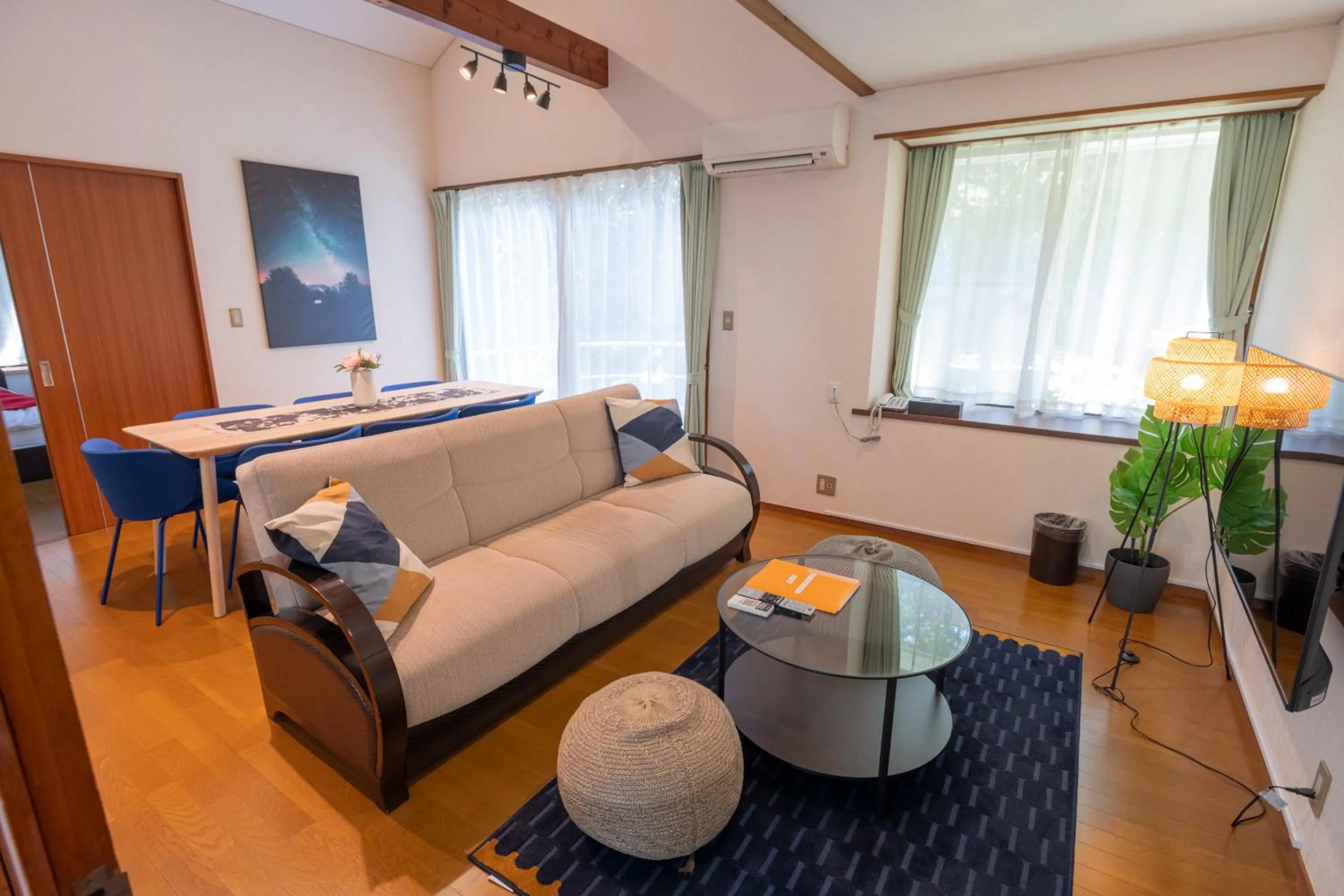 Photo of the whole room, Bed in Le Nessa Akazawa