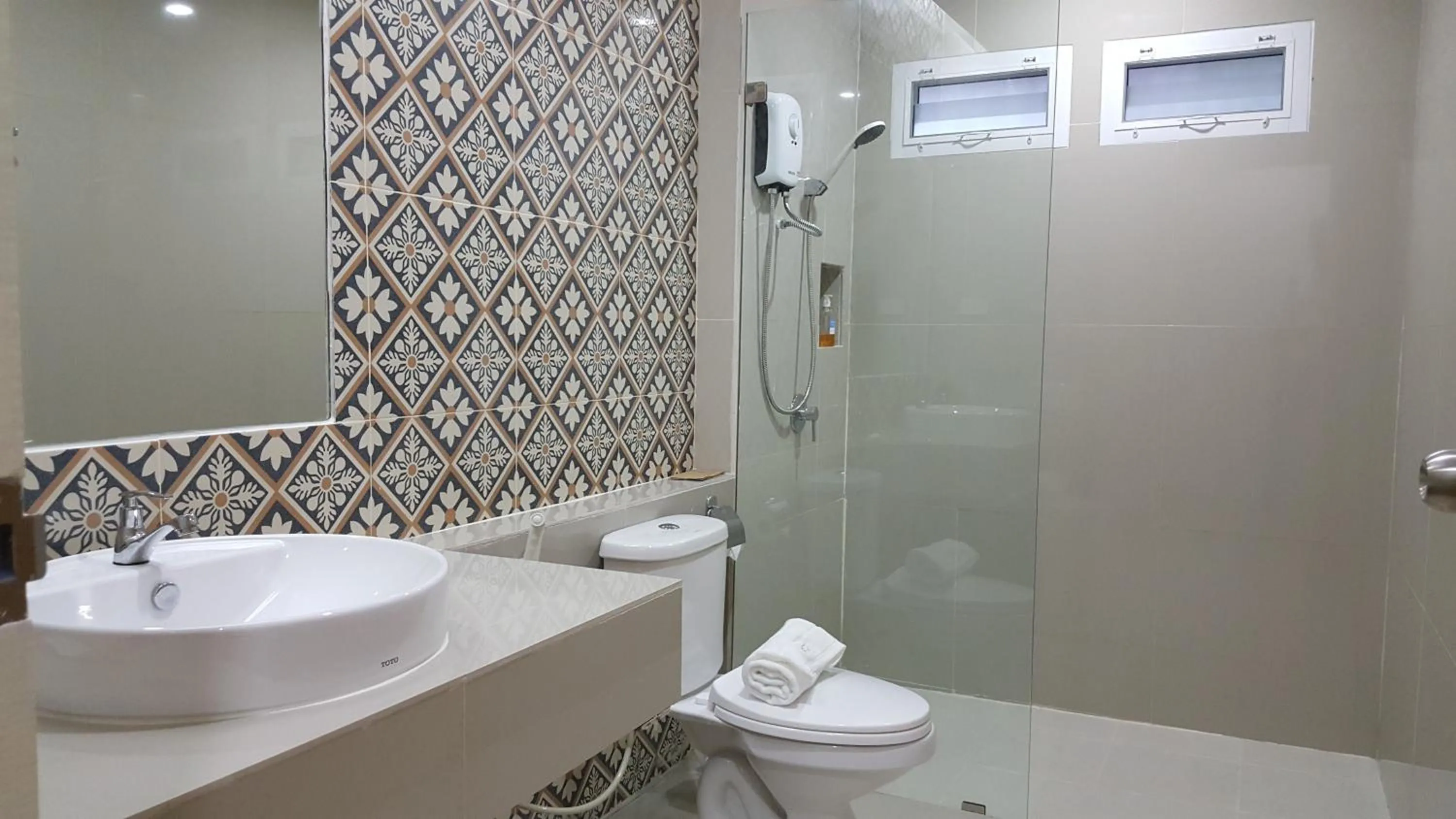 Shower in Narinfah Resort