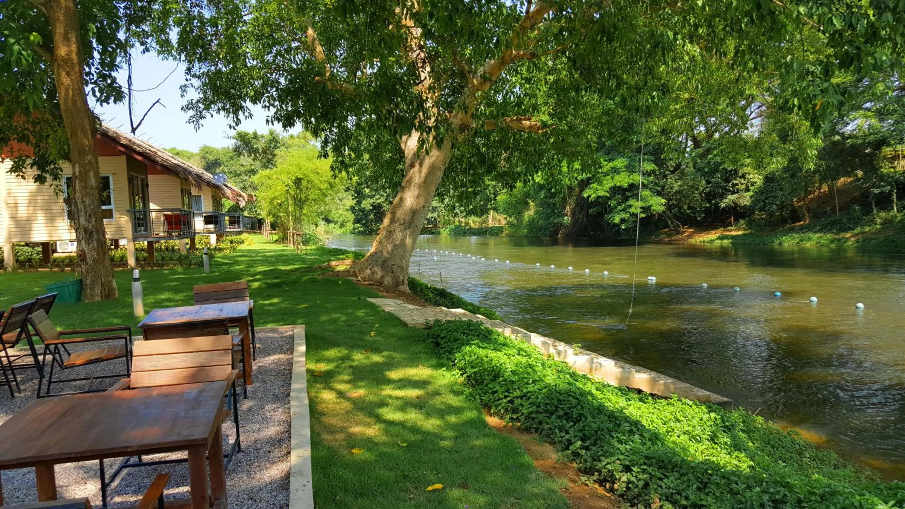 Dining area in Narinfah Resort