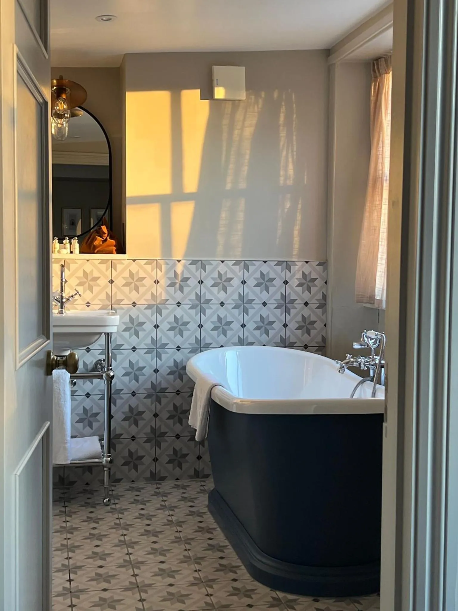 Bathroom in Richmond Hill Hotel