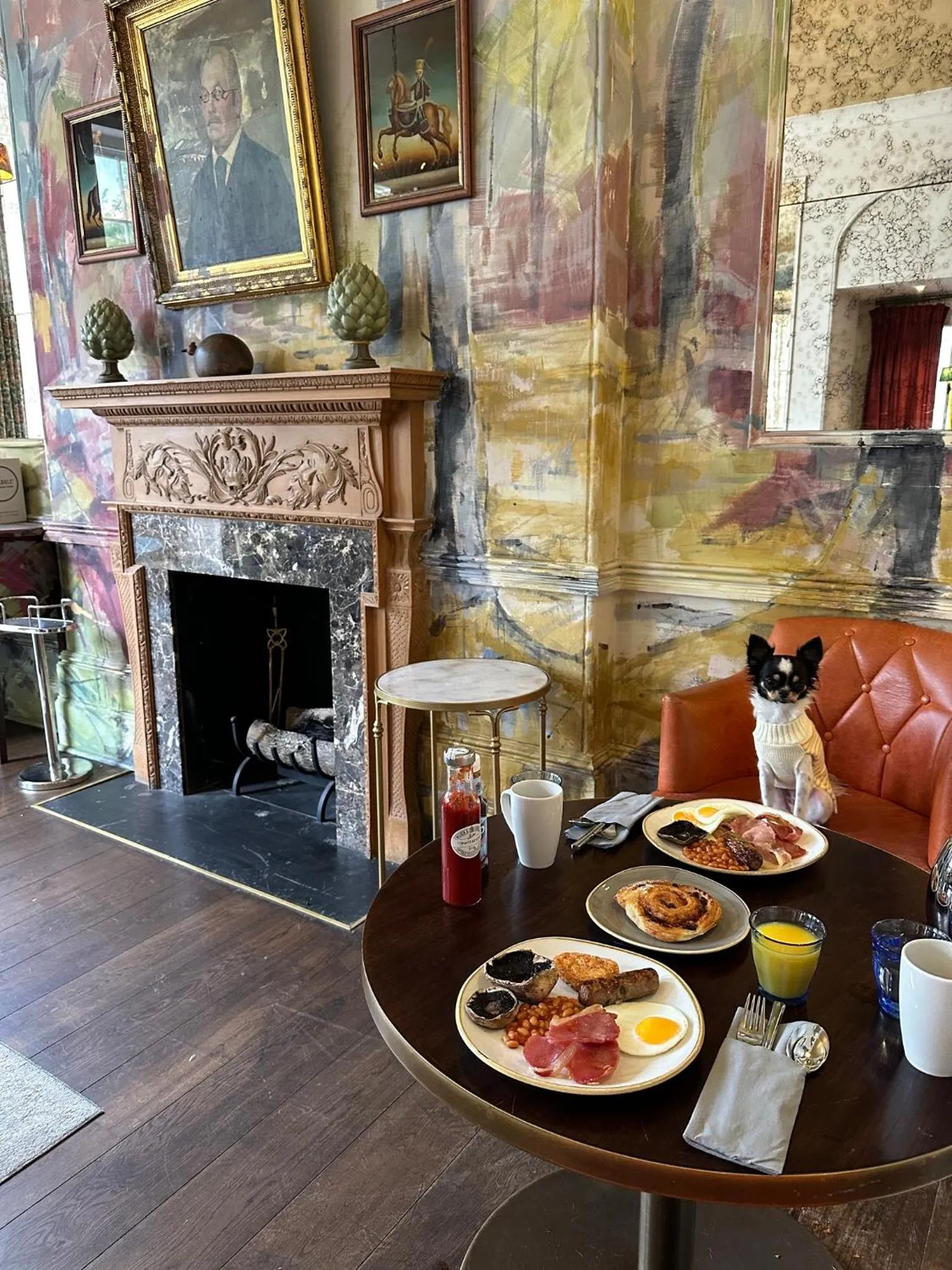 Restaurant/places to eat in Richmond Hill Hotel