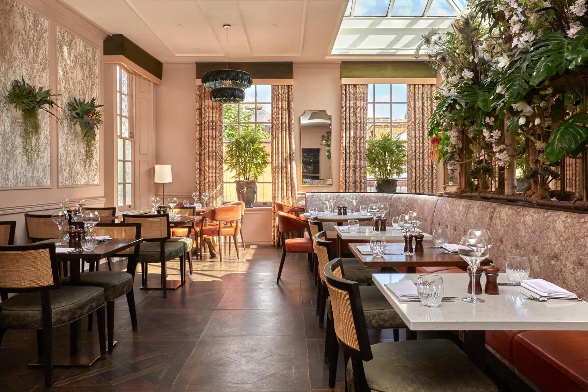 Restaurant/places to eat in Richmond Hill Hotel