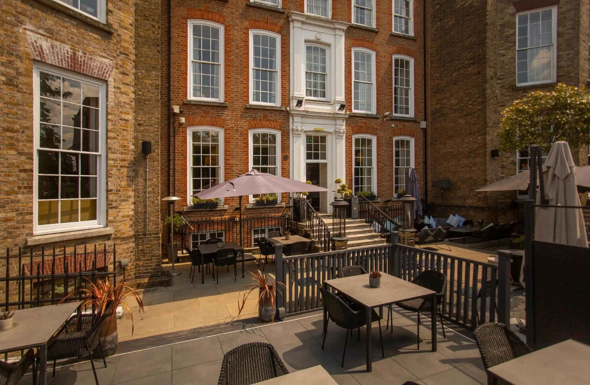 Property building in Richmond Hill Hotel