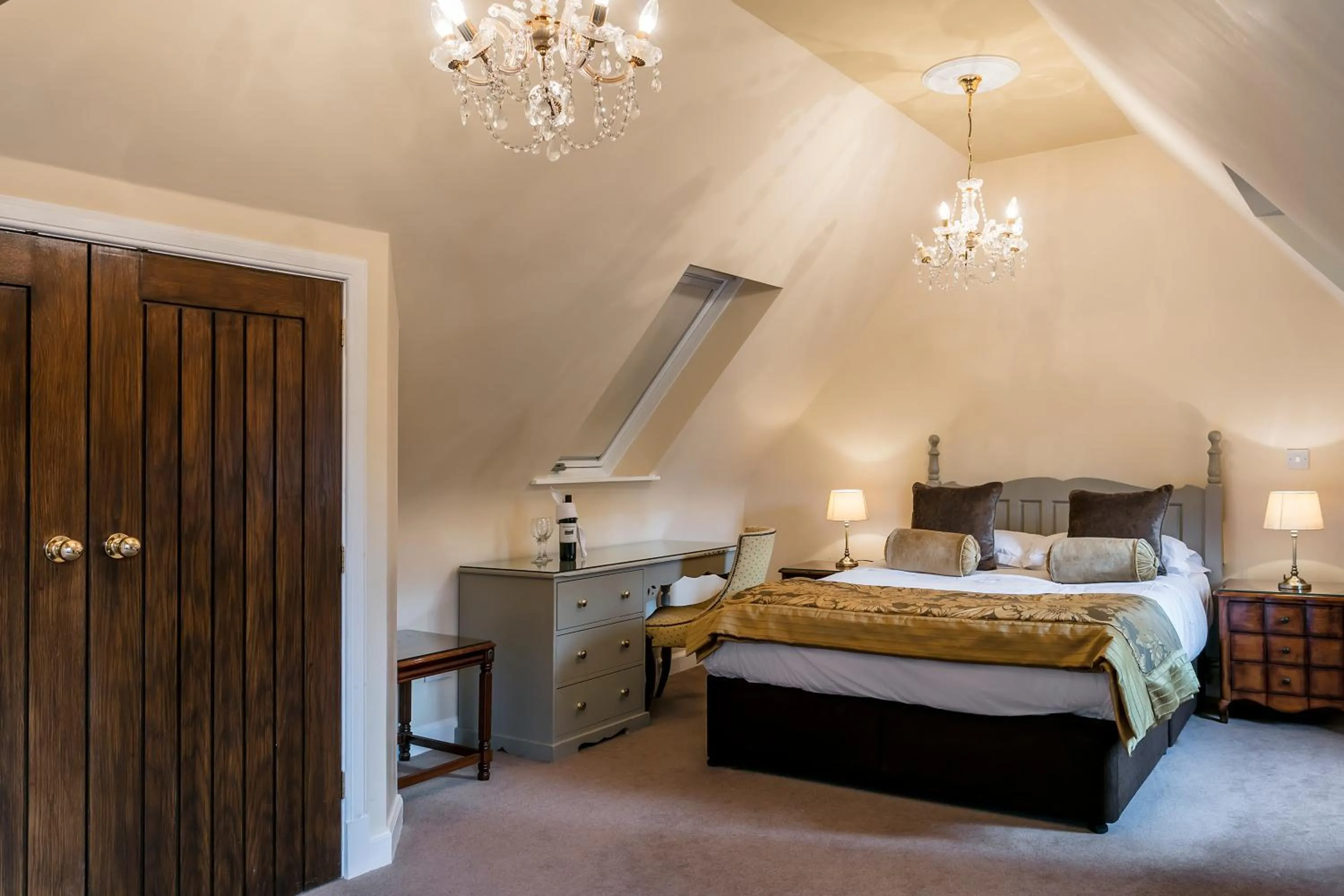 Bedroom, Bed in Dalhousie Castle Hotel