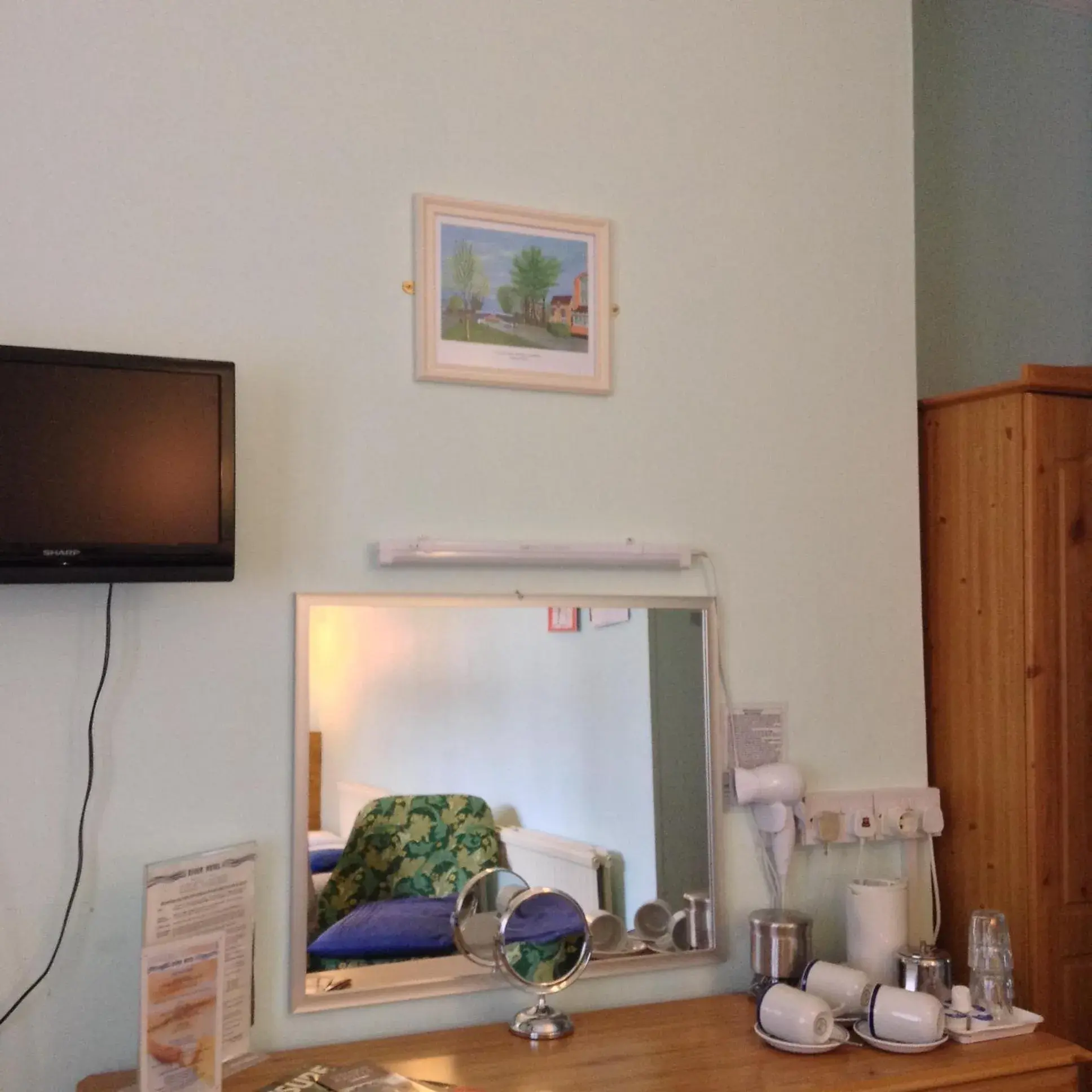 Standard Twin Room with Ensuite Bathroom in River Hotel Standard Twin Room with Ensuite Bathroom in River Hotel