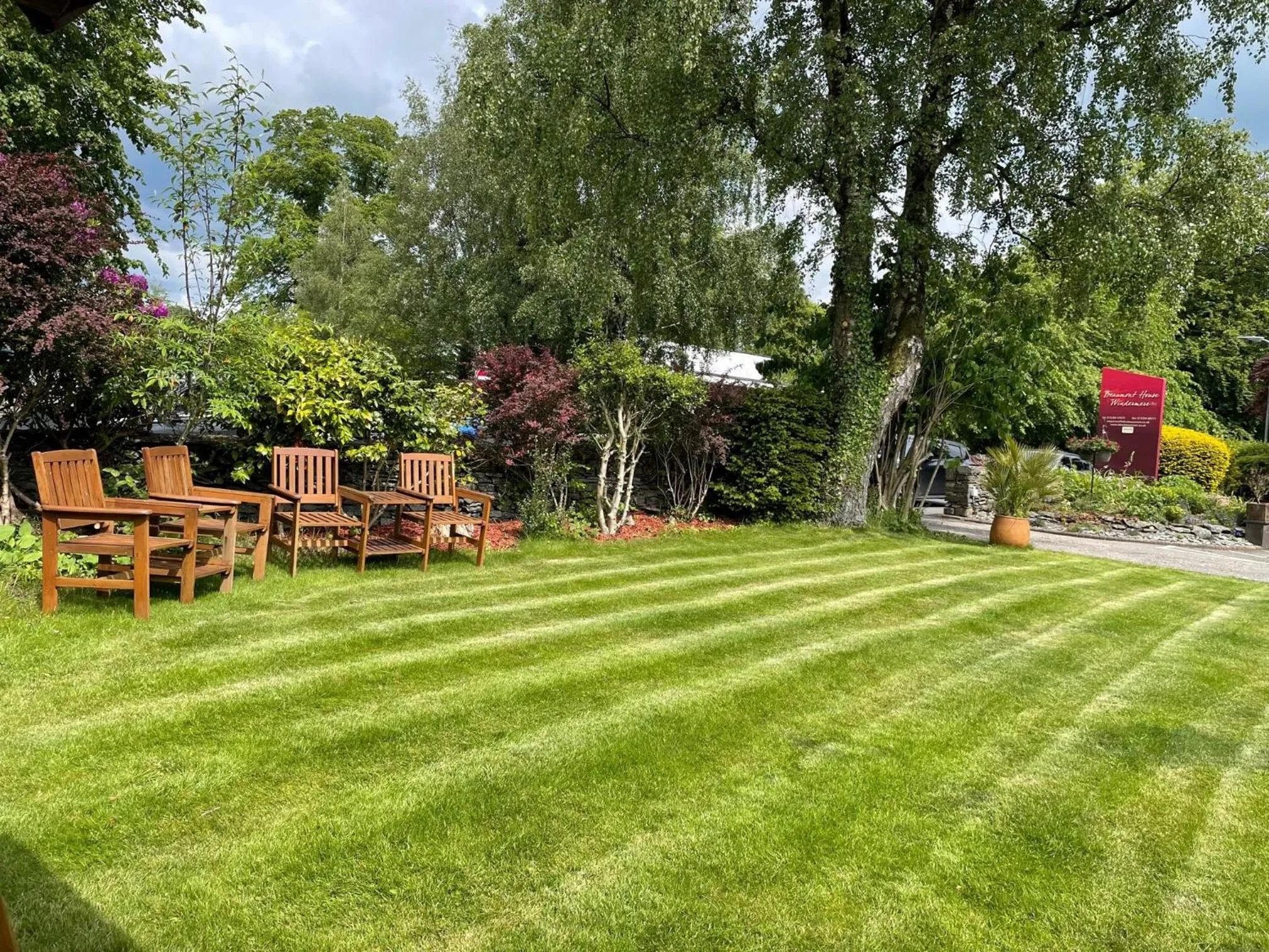 Garden in Beaumont Guest House Windermere - Adult Only - Free Car Park & Off Site access to the local Health Centre