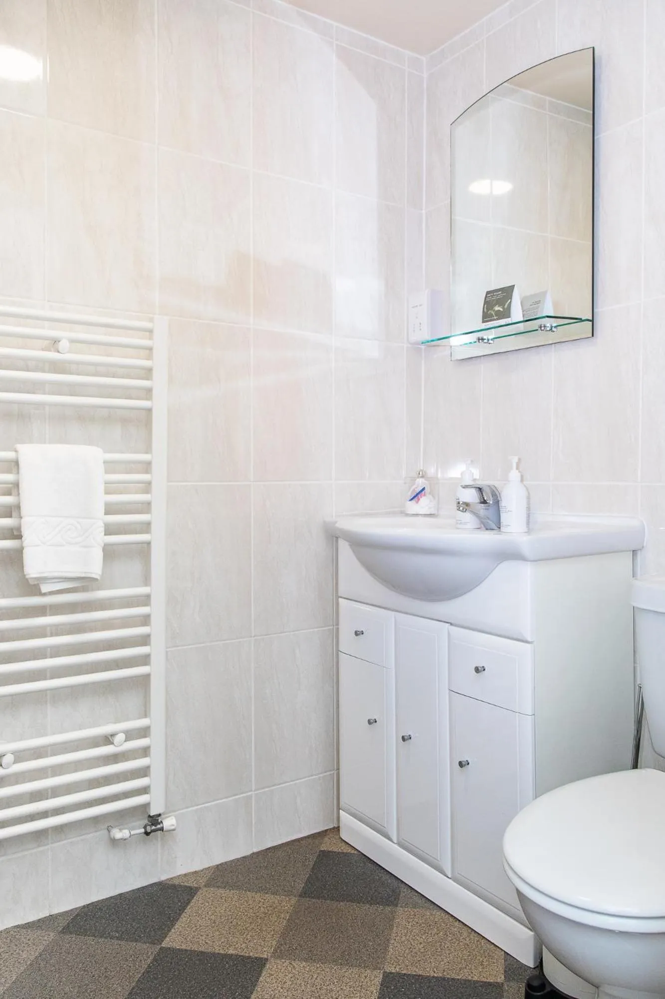 Toilet in Beaumont Guest House Windermere - Adult Only - Free Car Park & Off Site access to the local Health Centre