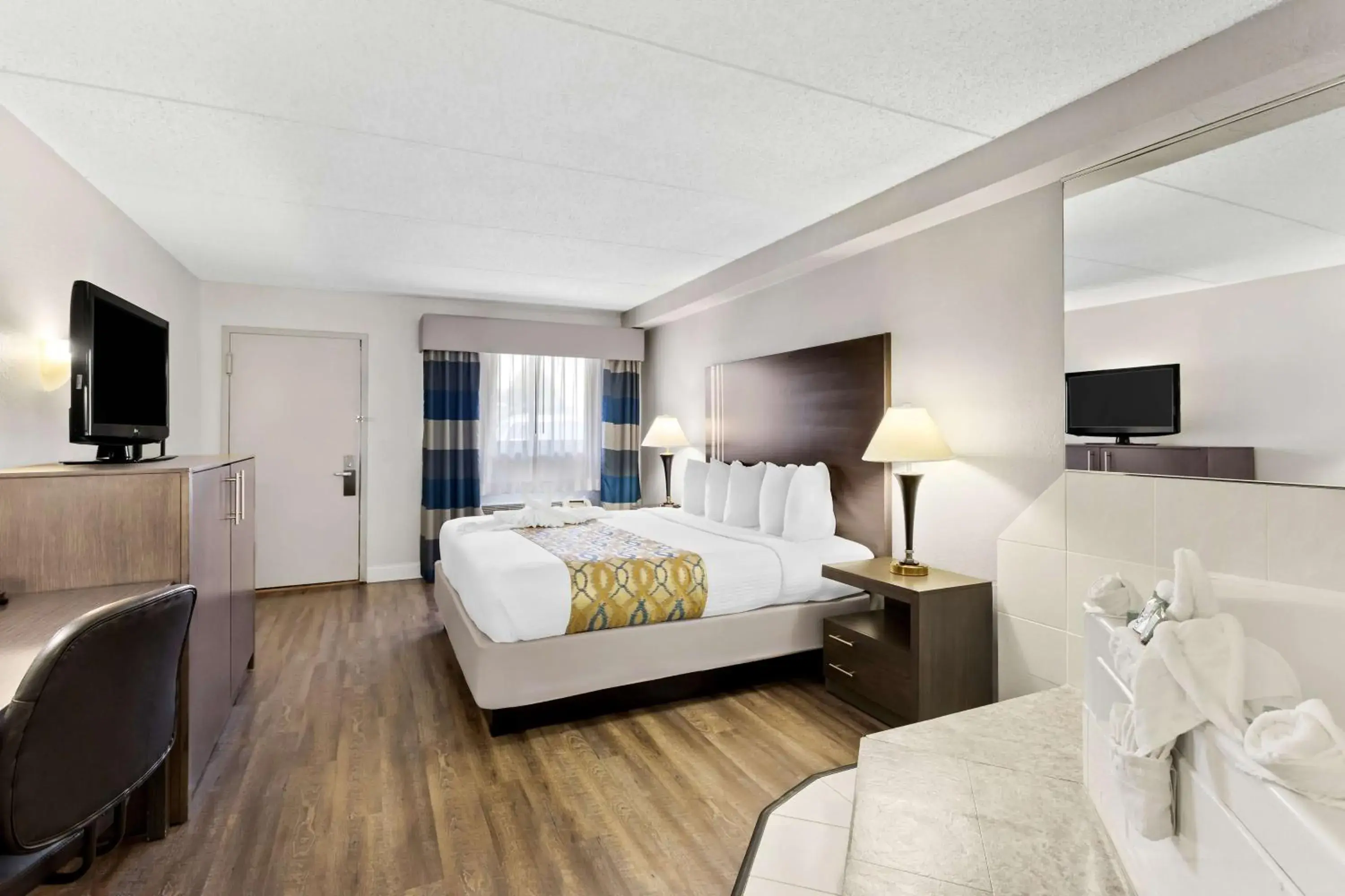 Bedroom, Bed in Best Western Naperville Inn Bedroom, Bed in Best Western Naperville Inn