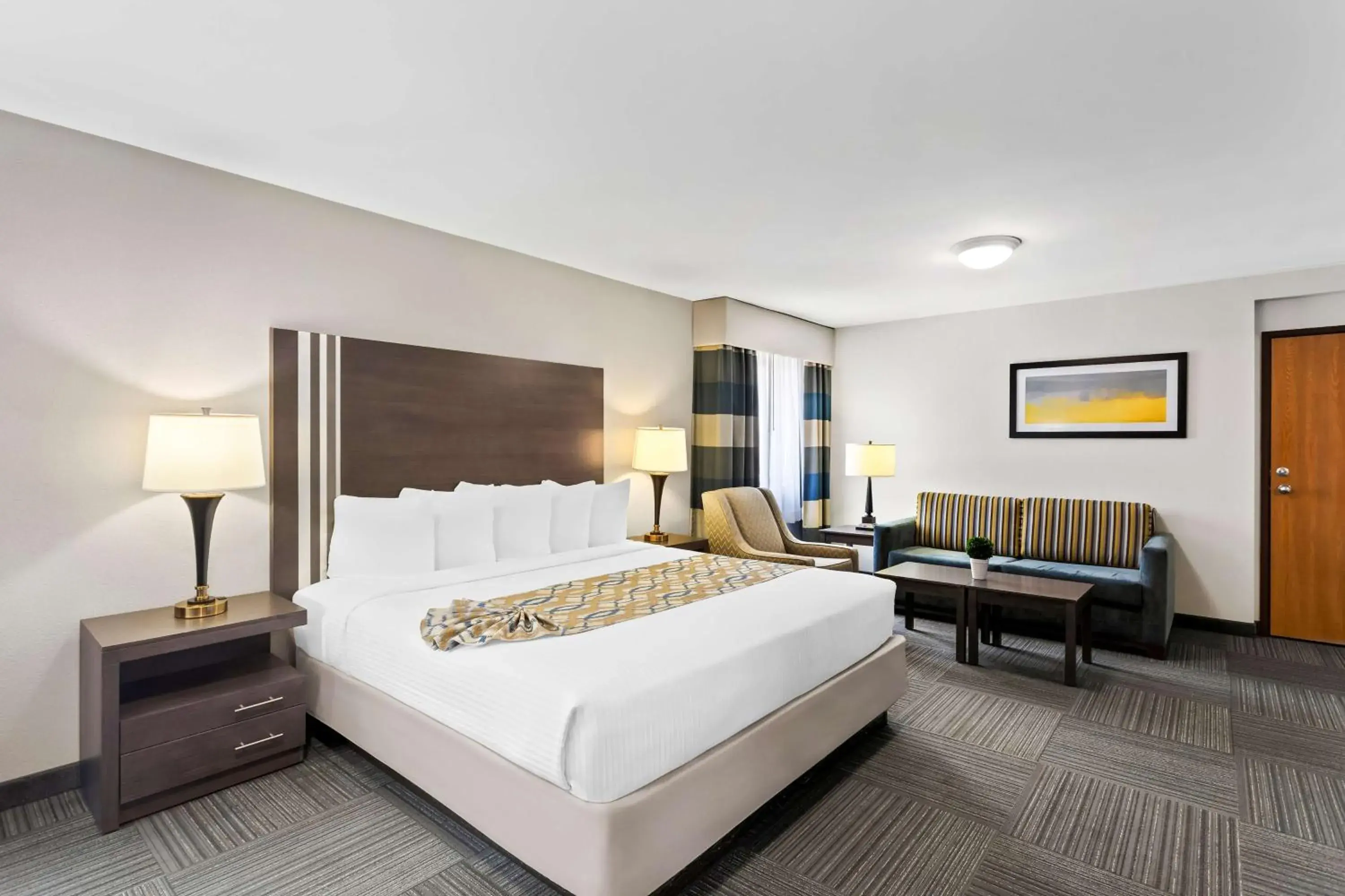 Bedroom, Bed in Best Western Naperville Inn Bedroom, Bed in Best Western Naperville Inn