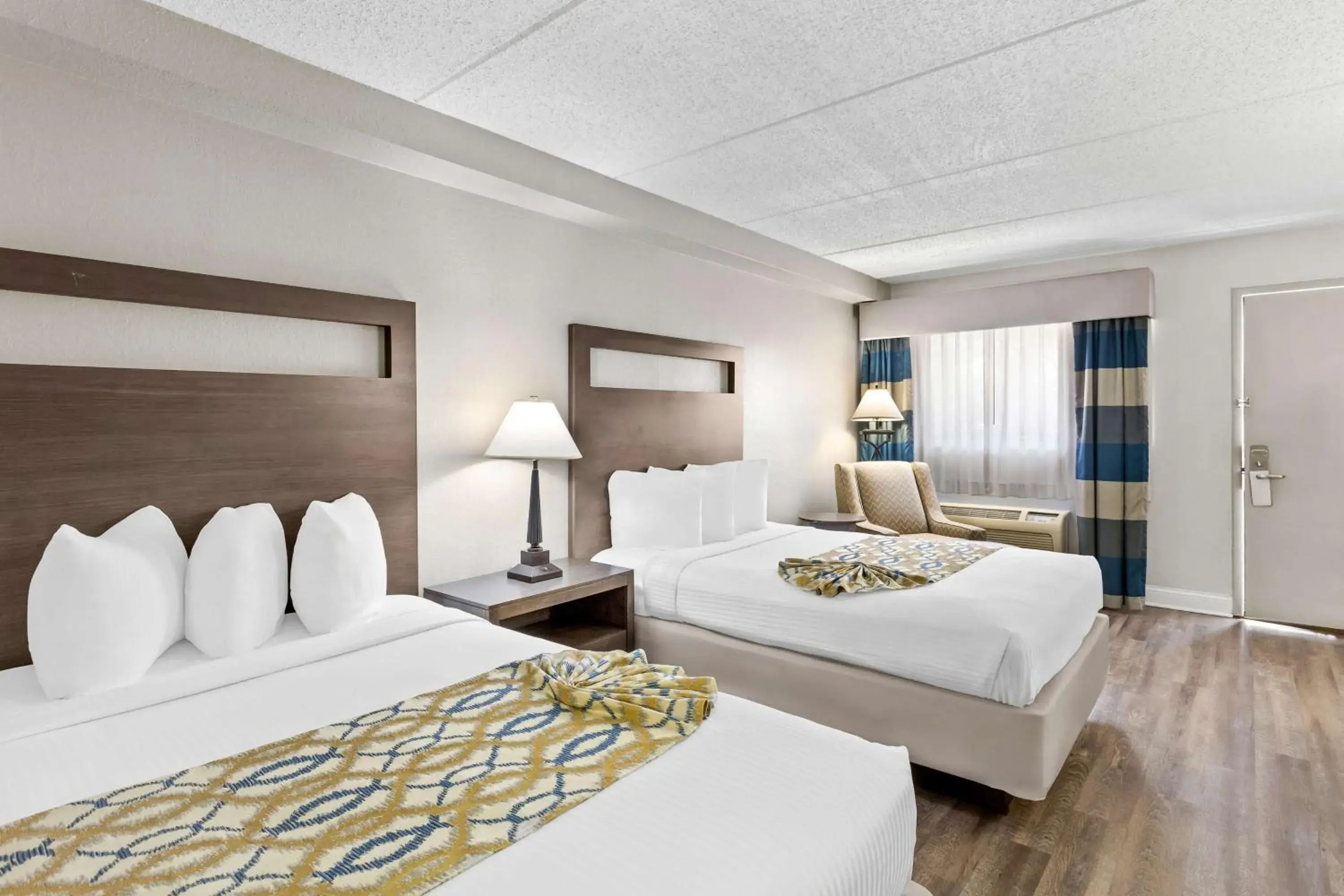 Bedroom, Bed in Best Western Naperville Inn Bedroom, Bed in Best Western Naperville Inn