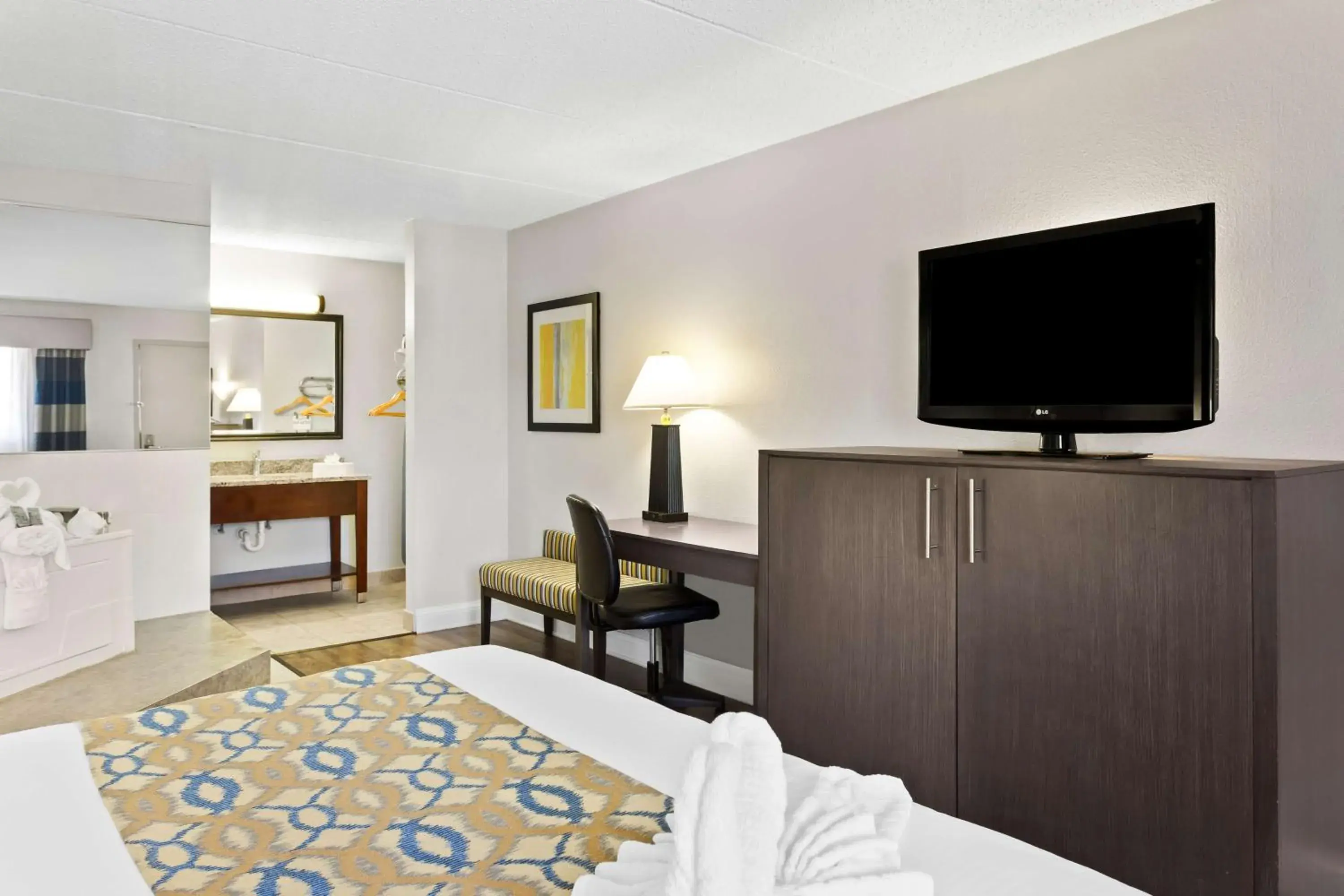 Bedroom, Bed in Best Western Naperville Inn Bedroom, Bed in Best Western Naperville Inn