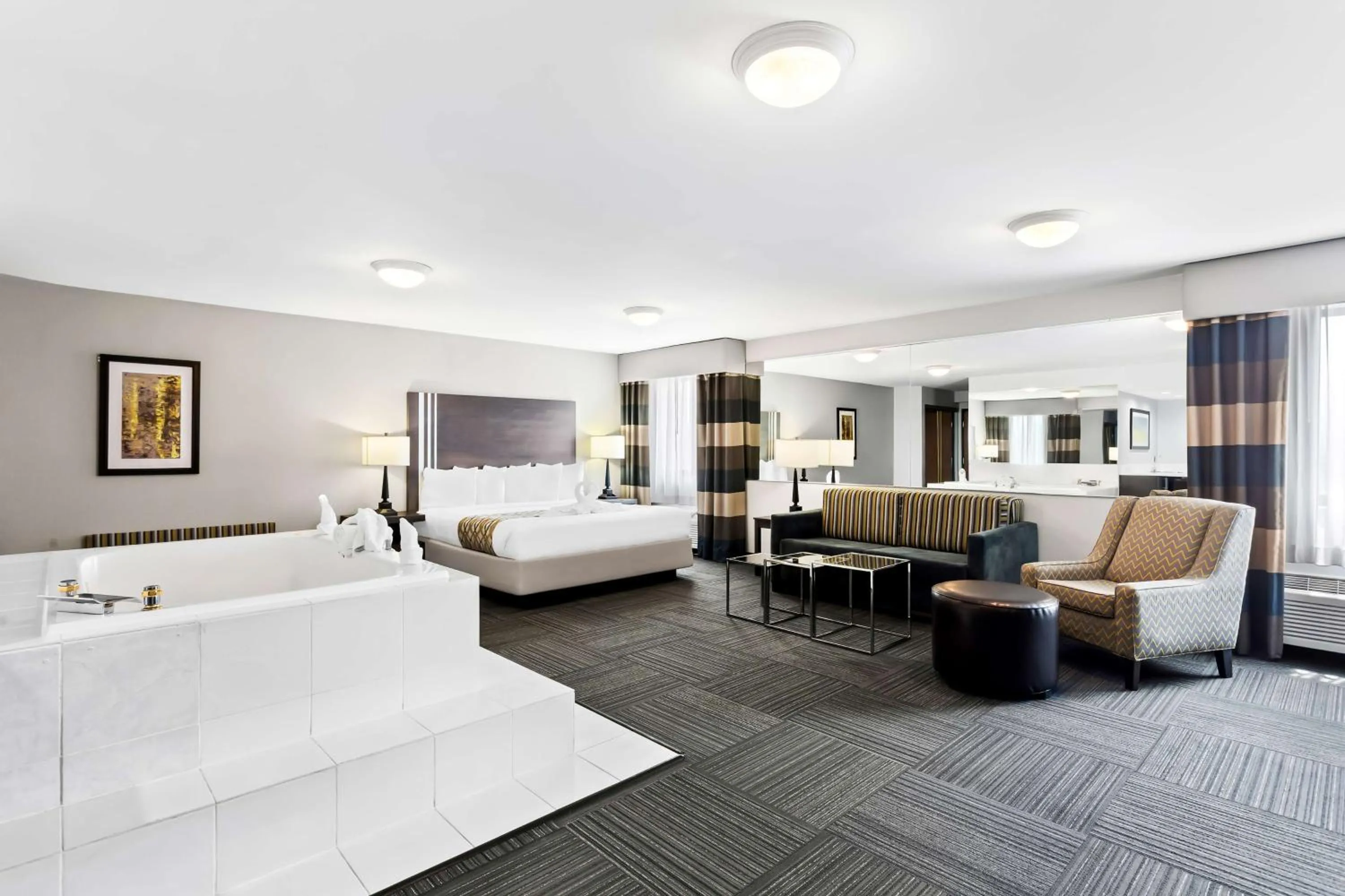 Bedroom, Bed in Best Western Naperville Inn