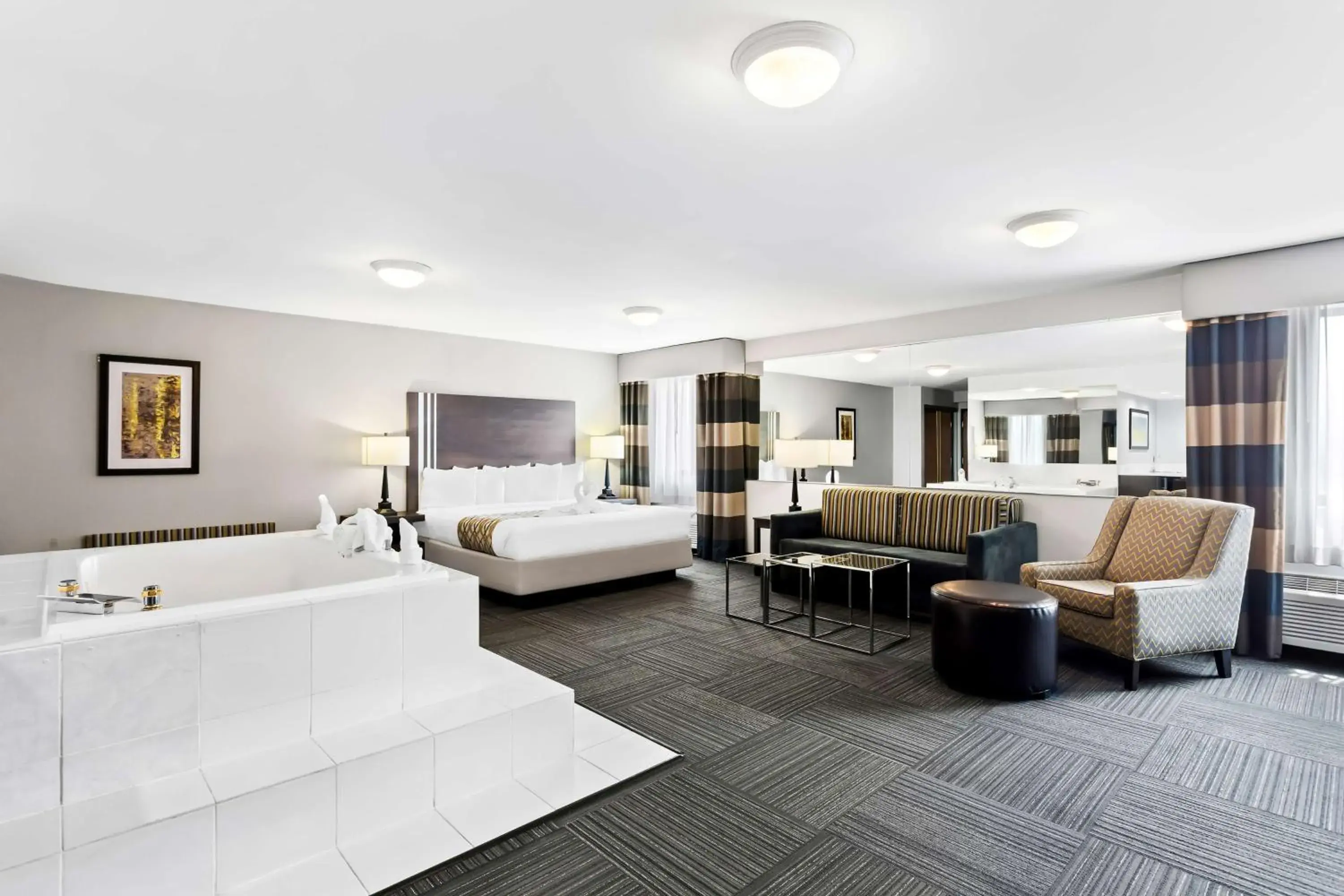 King Room with Sofa Bed and Jetted Tub - Non-Smoking in Best Western Naperville Inn King Room with Sofa Bed and Jetted Tub - Non-Smoking in Best Western Naperville Inn