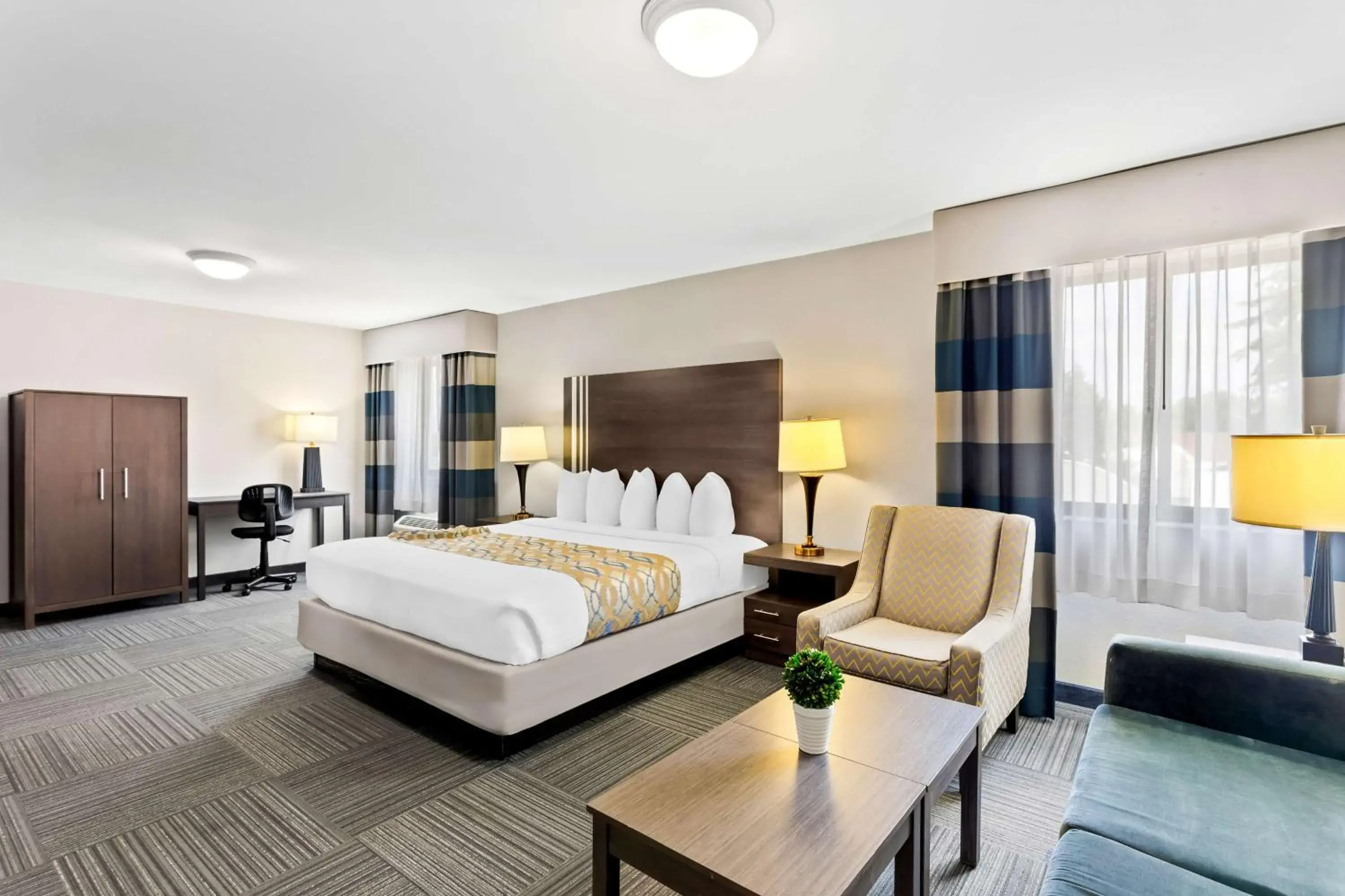 King Room with Sofa Bed - Non-Smoking in Best Western Naperville Inn King Room with Sofa Bed - Non-Smoking in Best Western Naperville Inn