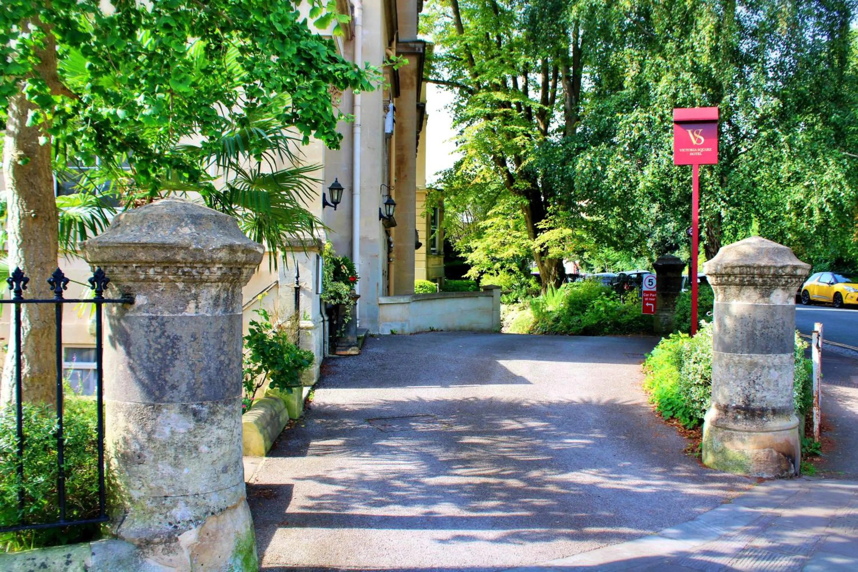 Parking in Victoria Square Hotel Clifton Village