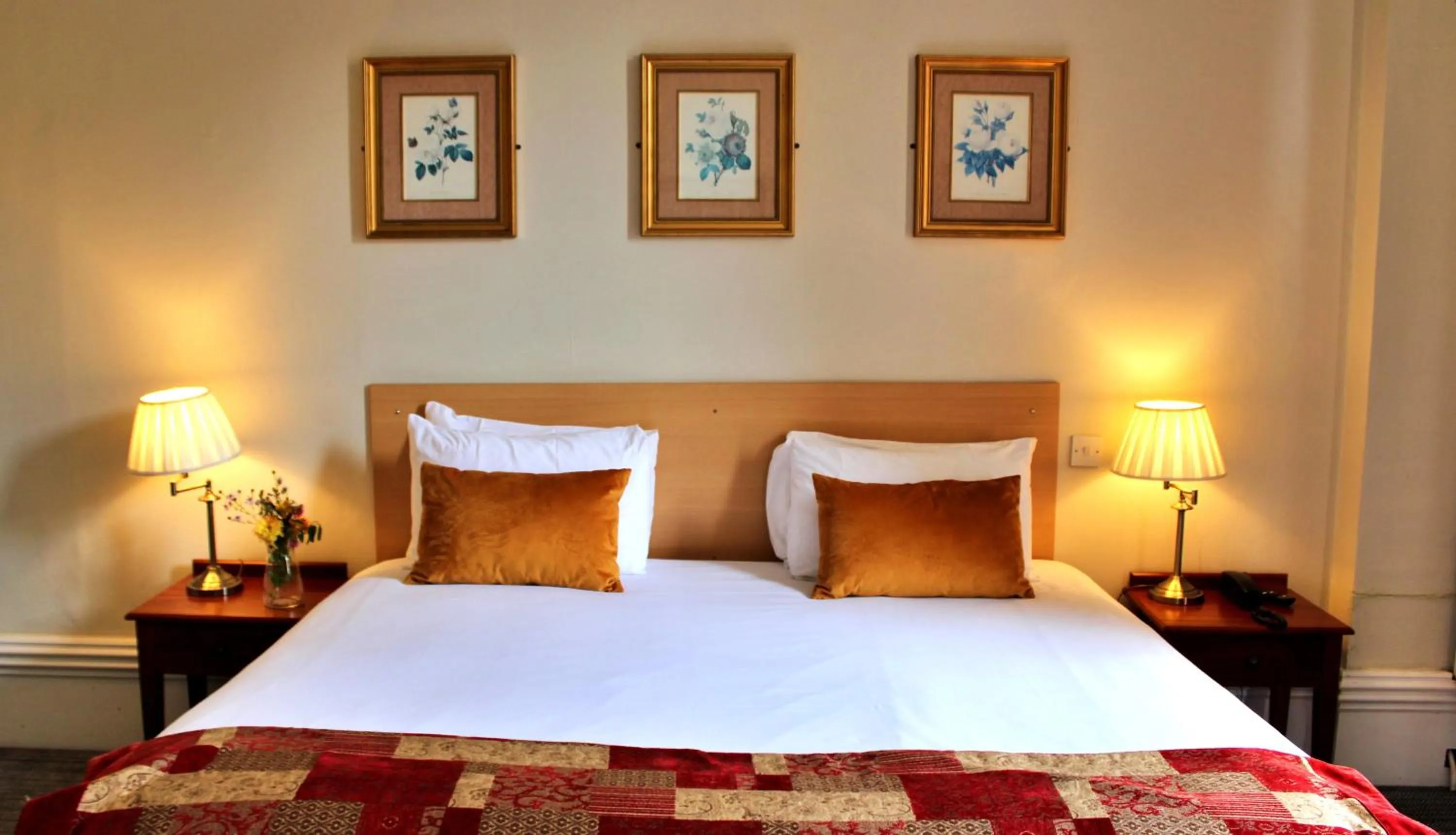 Bed in Victoria Square Hotel Clifton Village