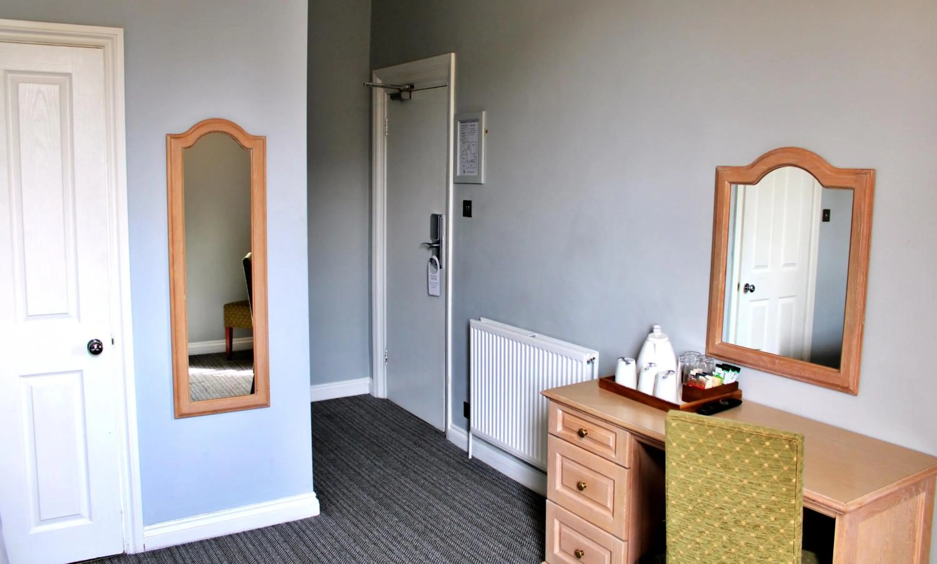 Photo of the whole room in Victoria Square Hotel Clifton Village