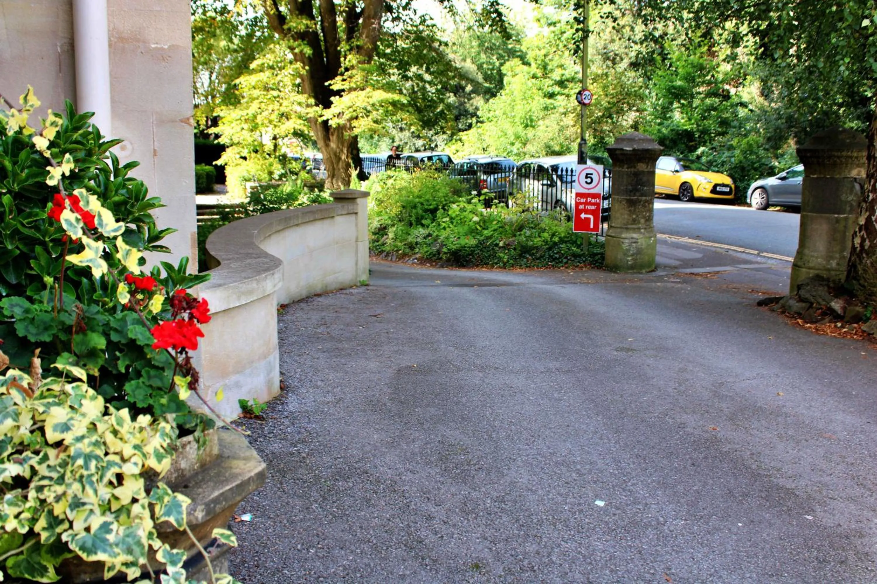 Parking in Victoria Square Hotel Clifton Village