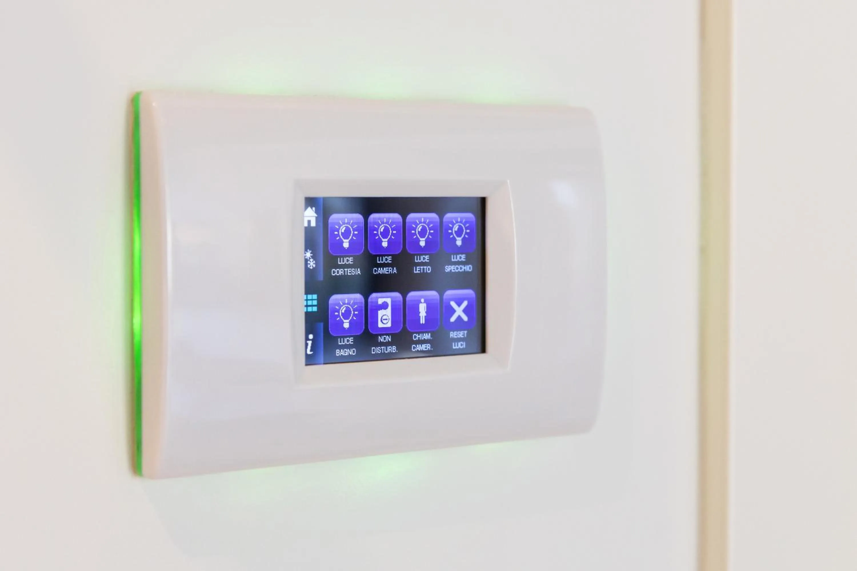 TV and multimedia in MaisonMe Boutique Hotel