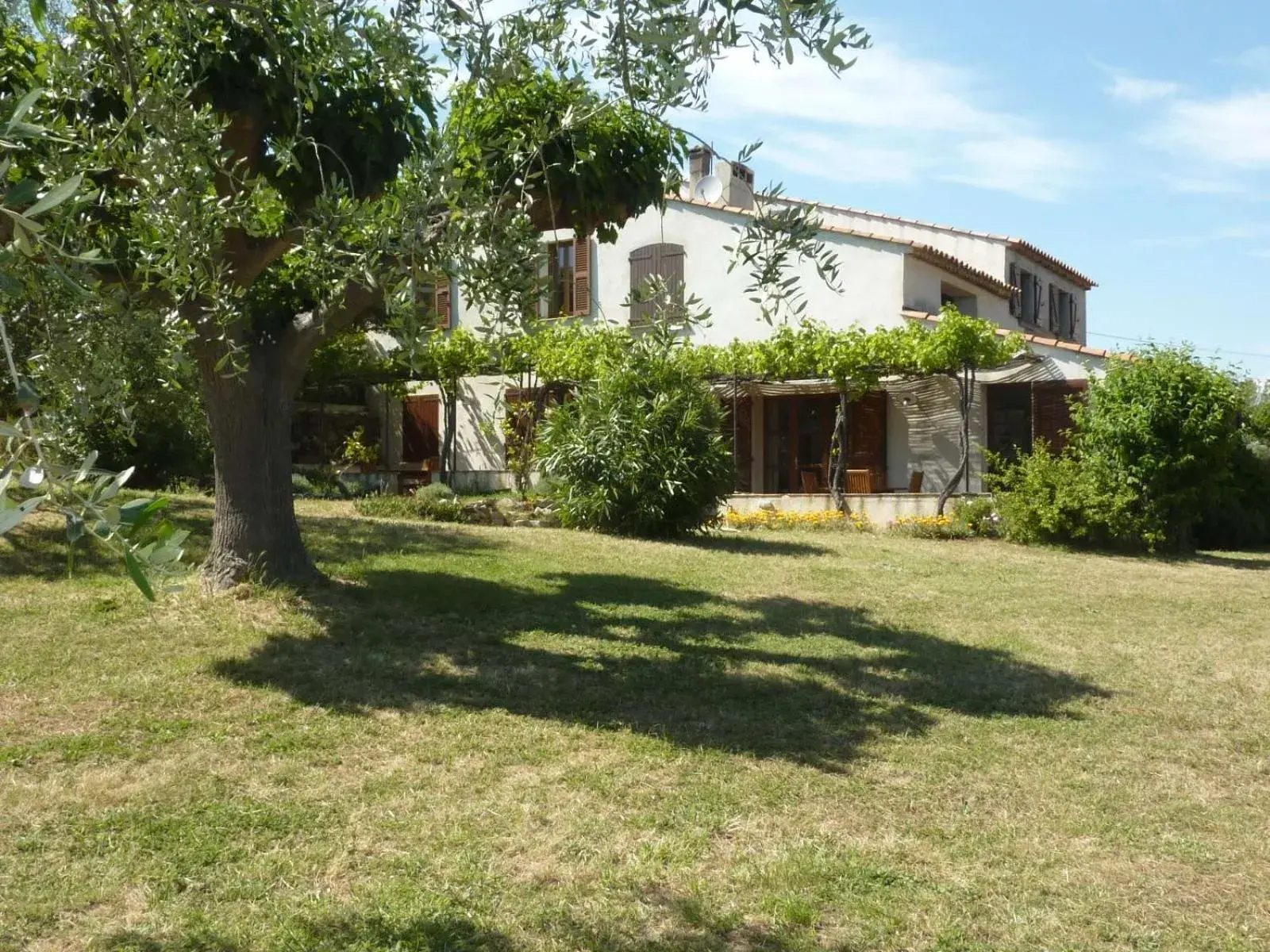FERME DU MOULIN ROUX- 2 superbes appartements- 2cbres chacun- classé 3 étoiles, climatisés FERME DU MOULIN ROUX- 2 superbes appartements- 2cbres chacun- classé 3 étoiles, climatisés
