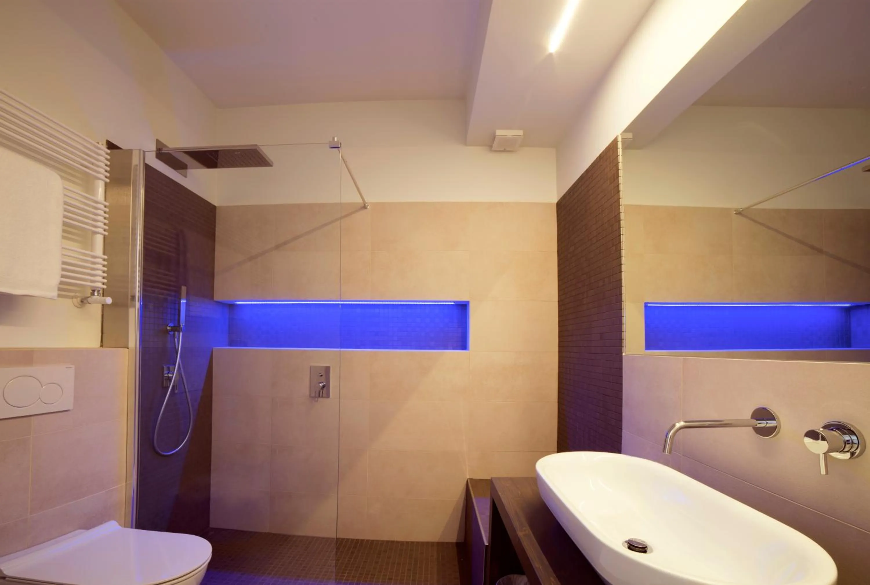 Shower in Cascina36 B&B