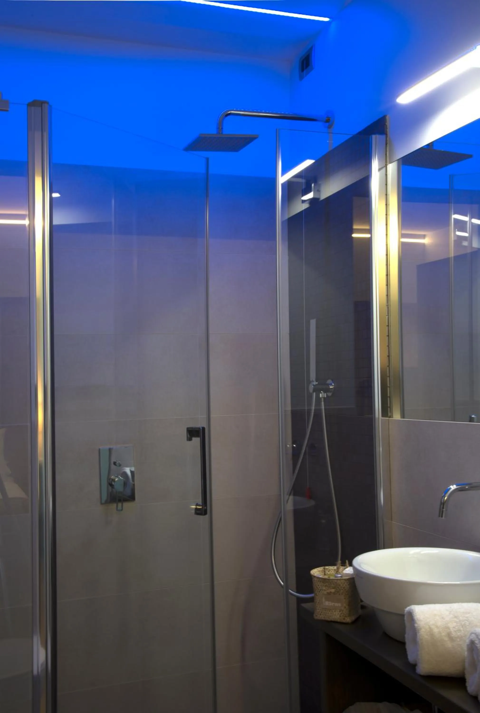 Shower in Cascina36 B&B