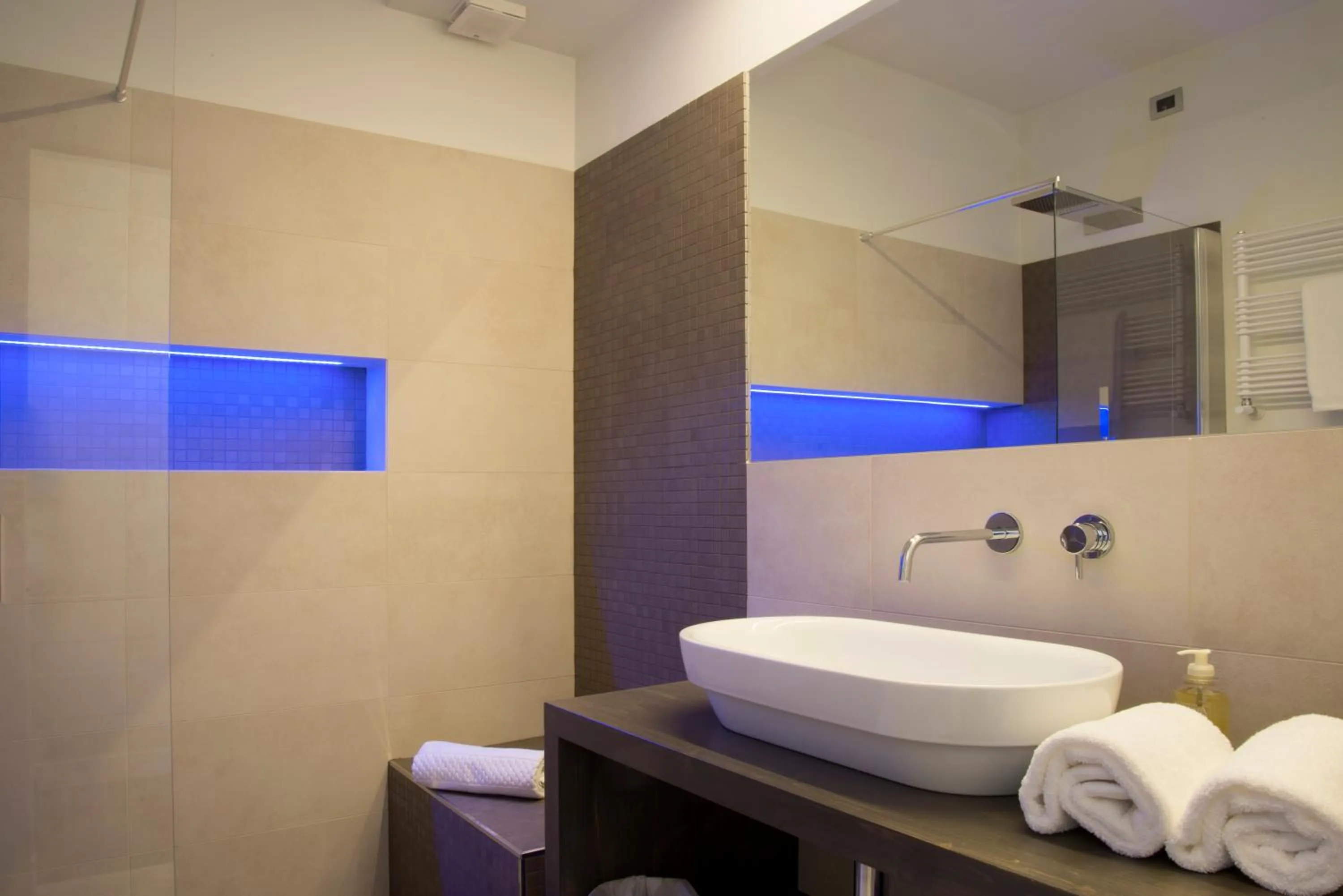 Shower in Cascina36 B&B