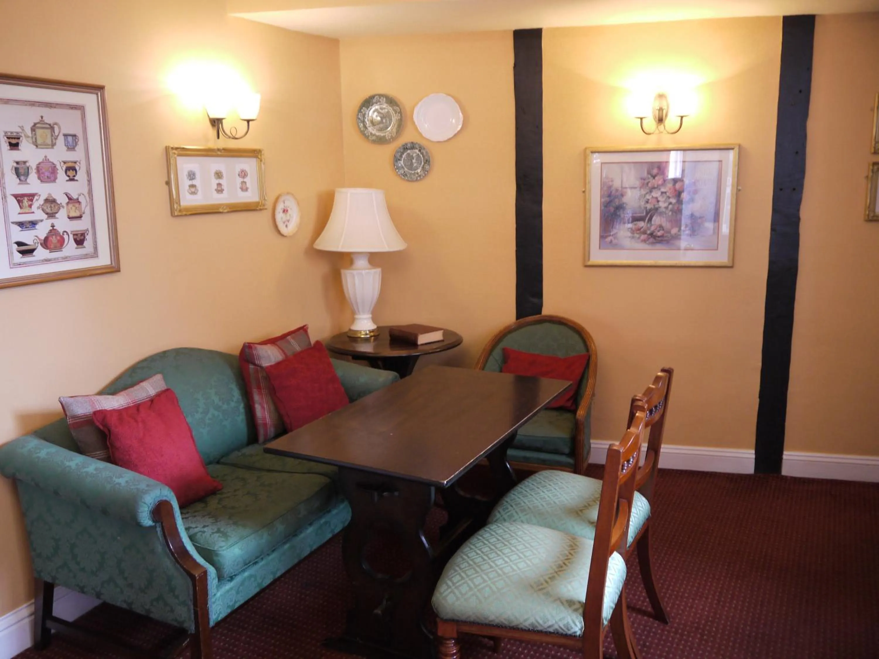 Restaurant/places to eat in The Bell Hotel