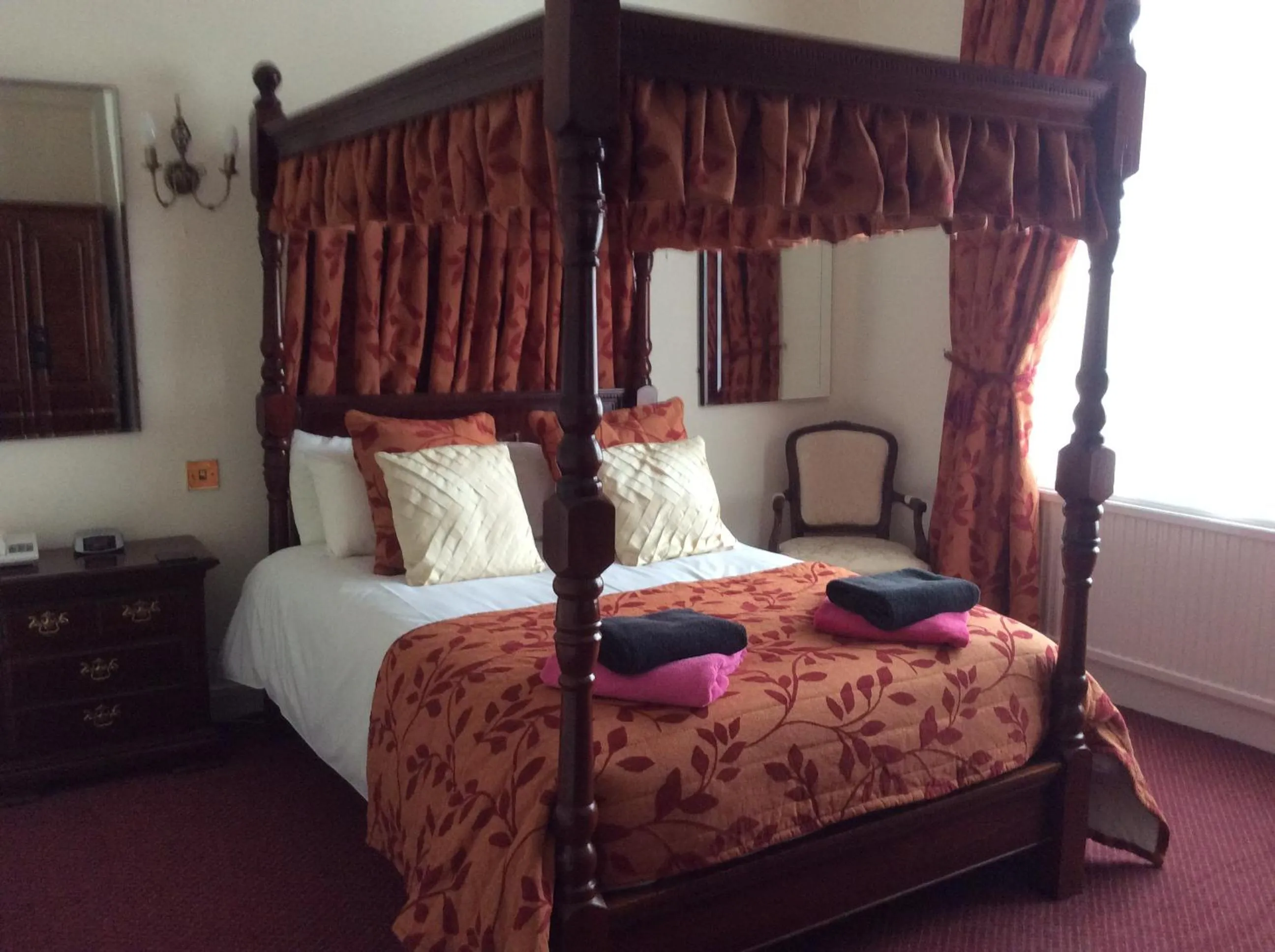 Day, Bed in The Bell Hotel