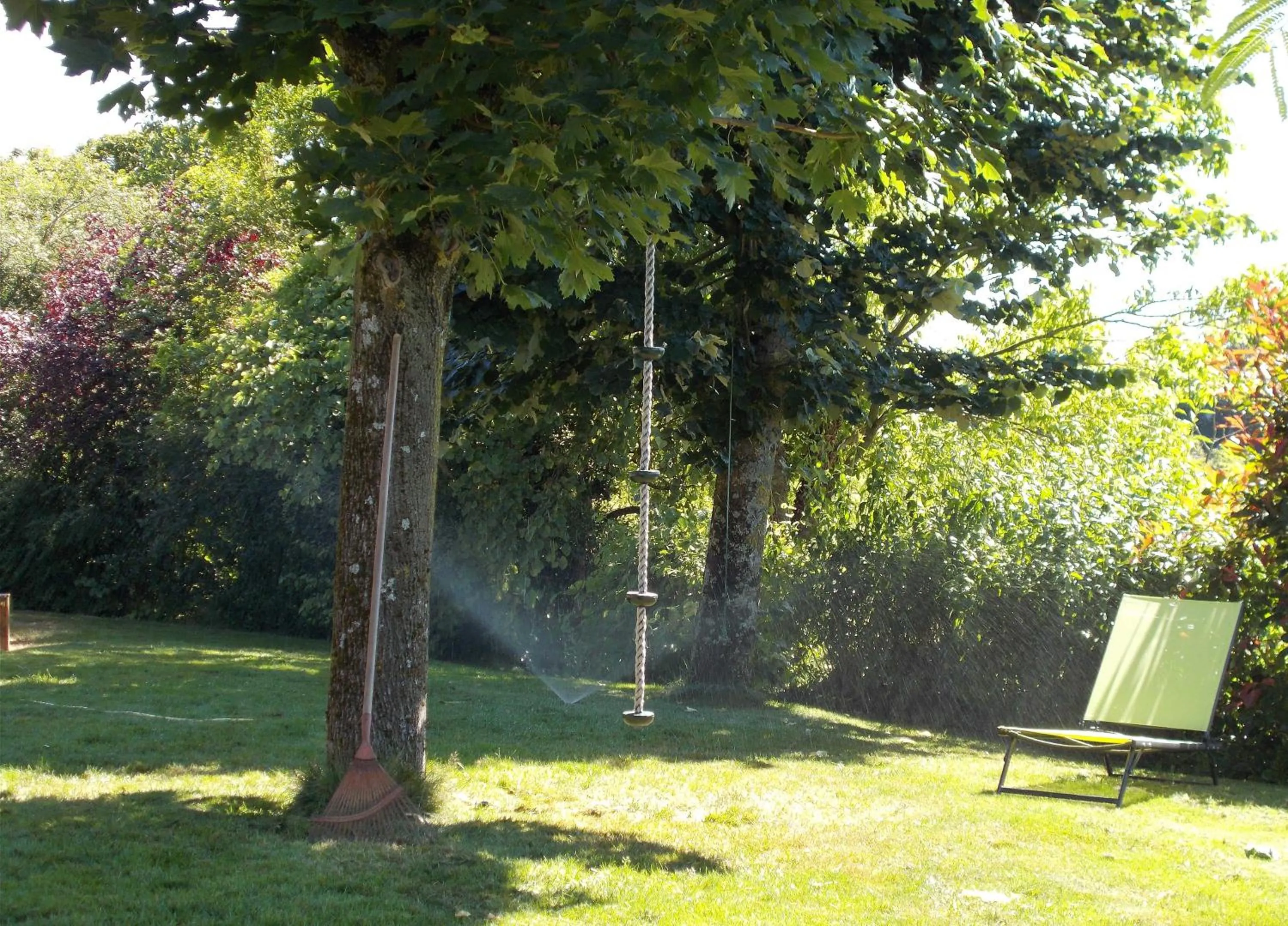 Garden view in Terre et Eau Les chambres d'hotes B&B Sèvremont