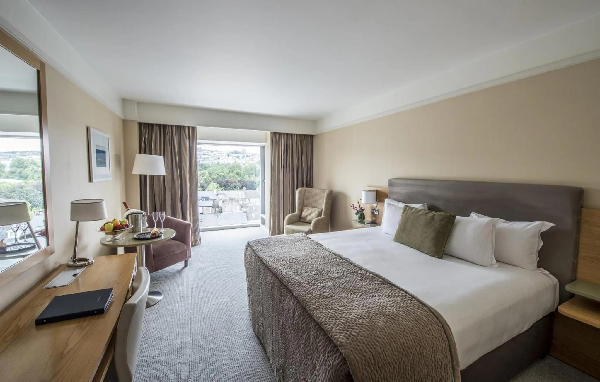 Photo of the whole room, Bed in The River Lee Hotel a member of The Doyle Collection