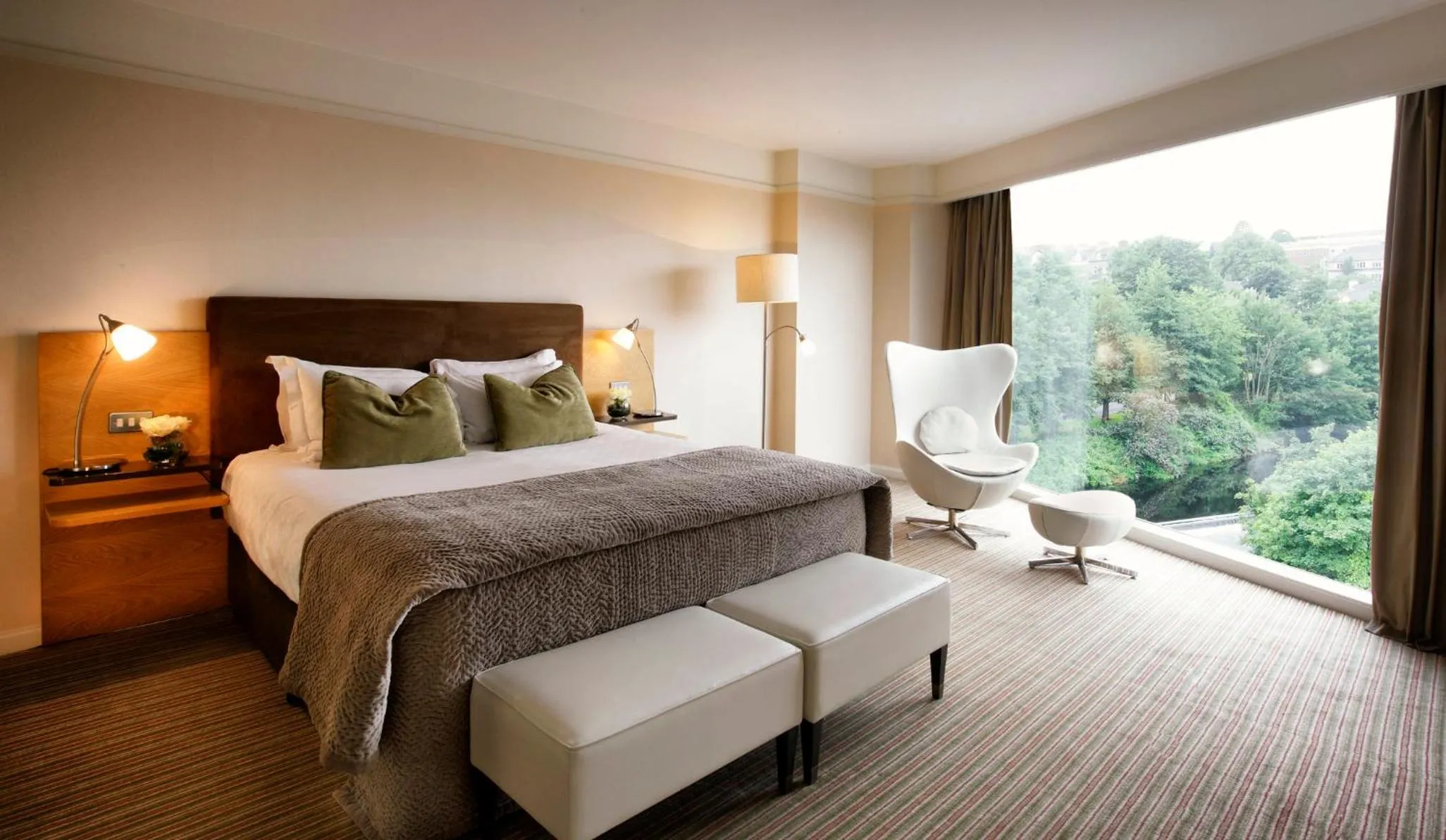 Photo of the whole room, Bed in The River Lee Hotel a member of The Doyle Collection