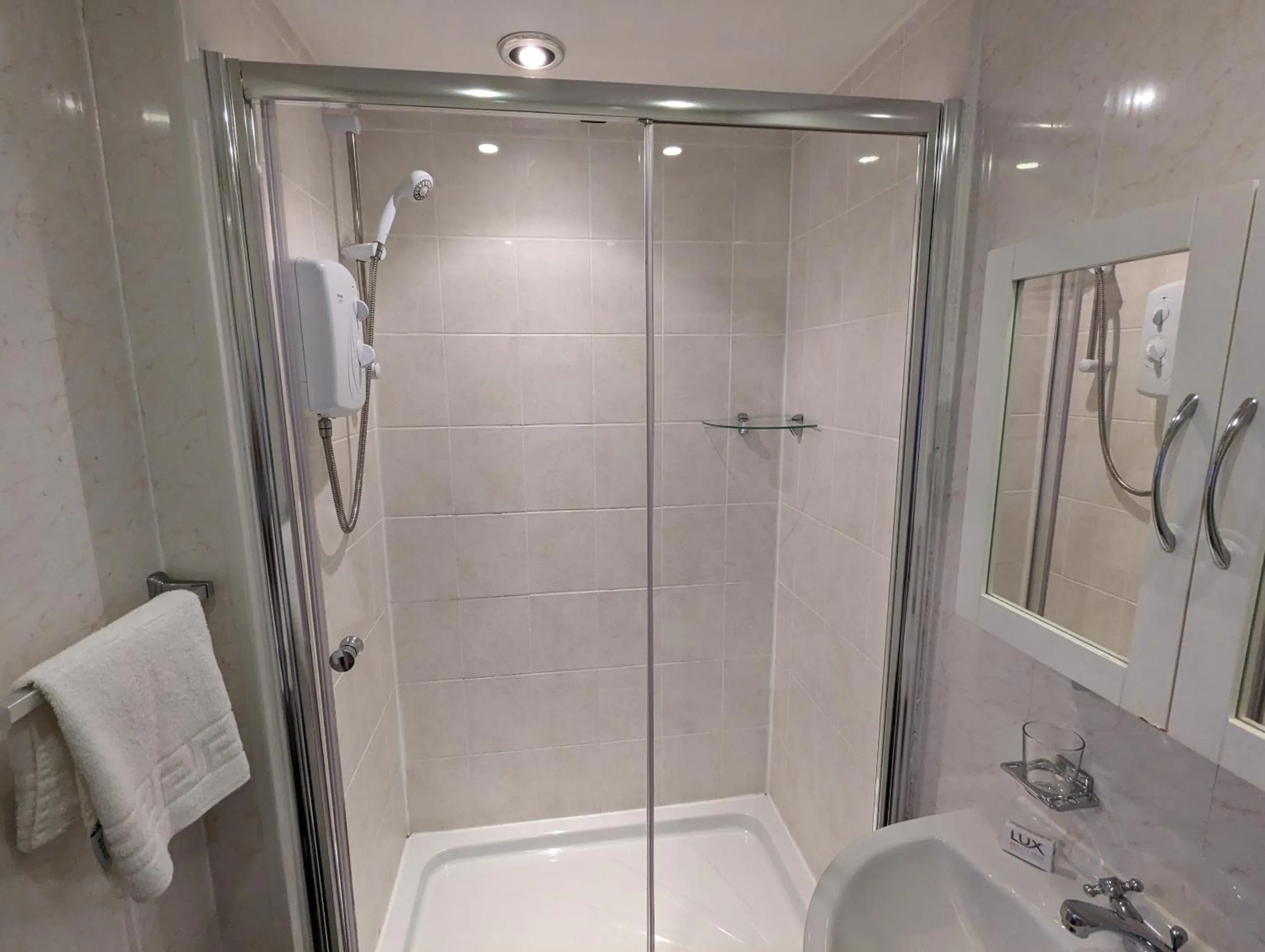 Bathroom in The Senarth Guesthouse - Seaside Guesthouse with Breakfast & Free Parking