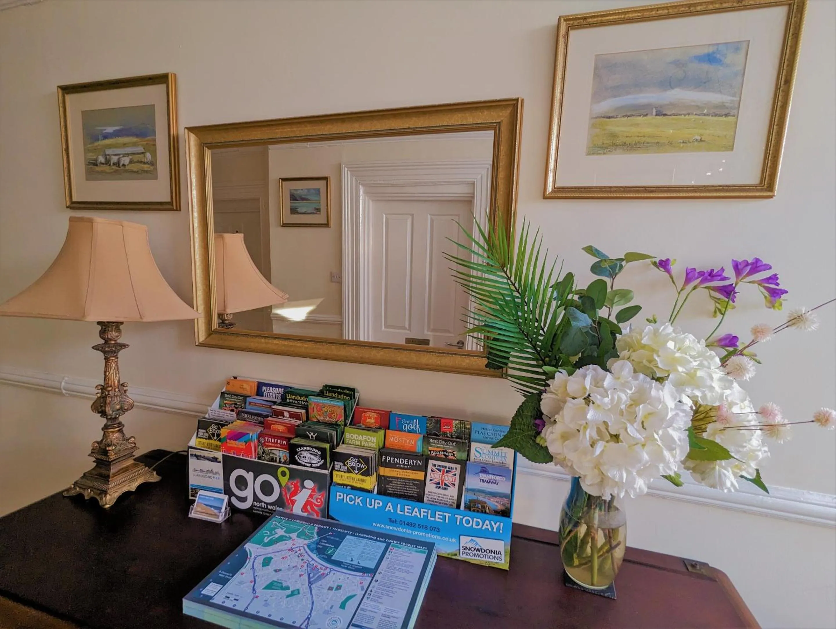 Lobby or reception in The Senarth