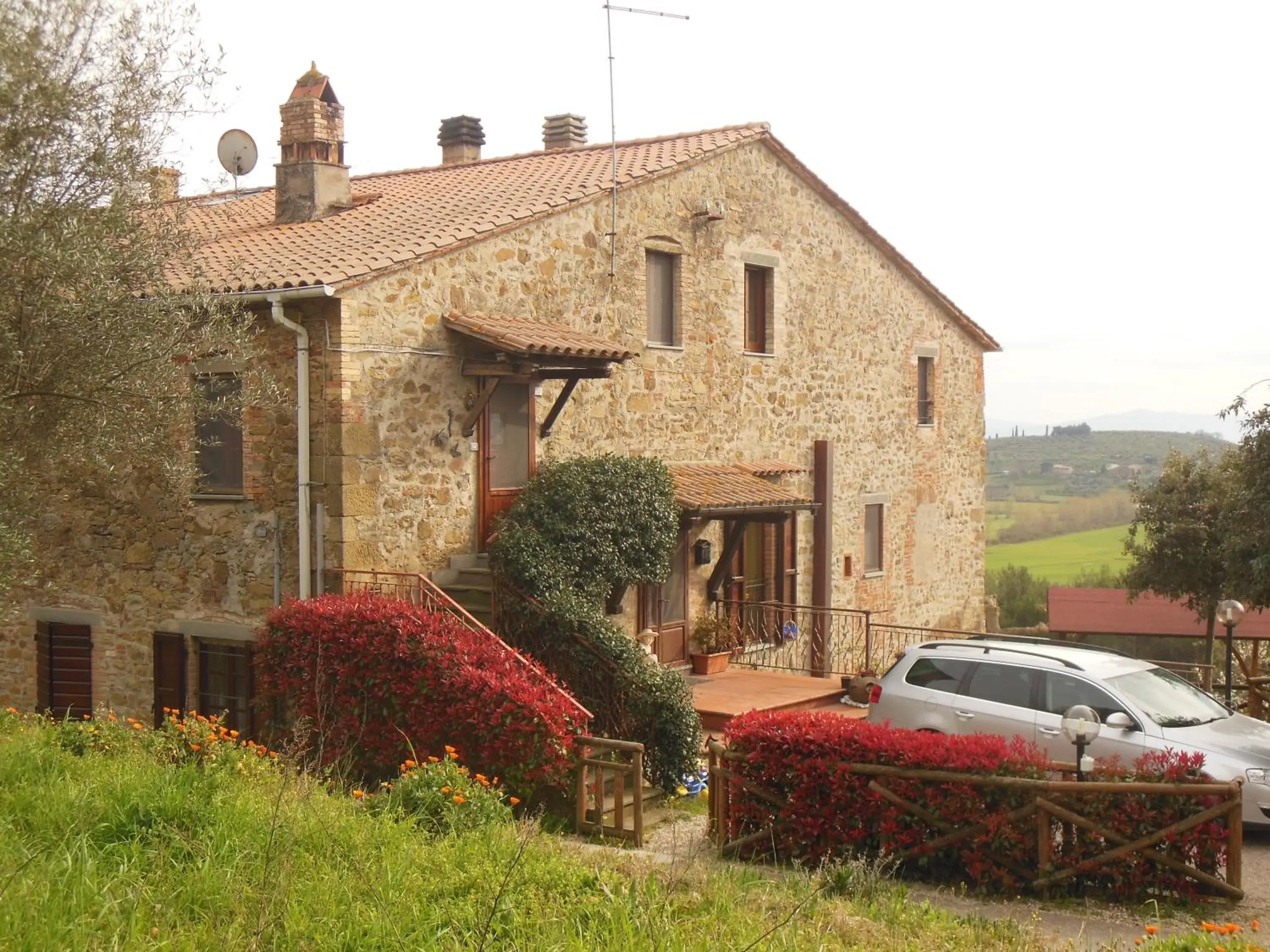 Tra lago e collina Tra lago e collina