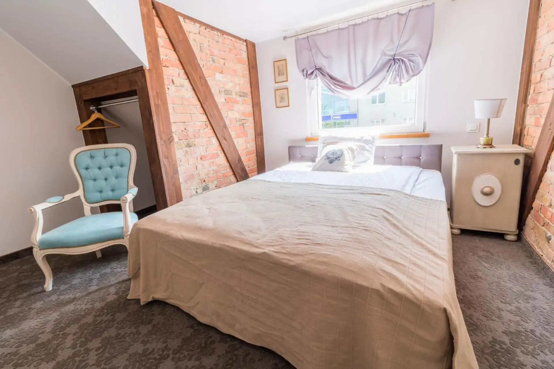 Double Room with Private Bathroom in Villa Italiana pokoje z prywatnymi łazienkami & Odnowa Biologiczna Double Room with Private Bathroom in Villa Italiana pokoje z prywatnymi łazienkami & Odnowa Biologiczna