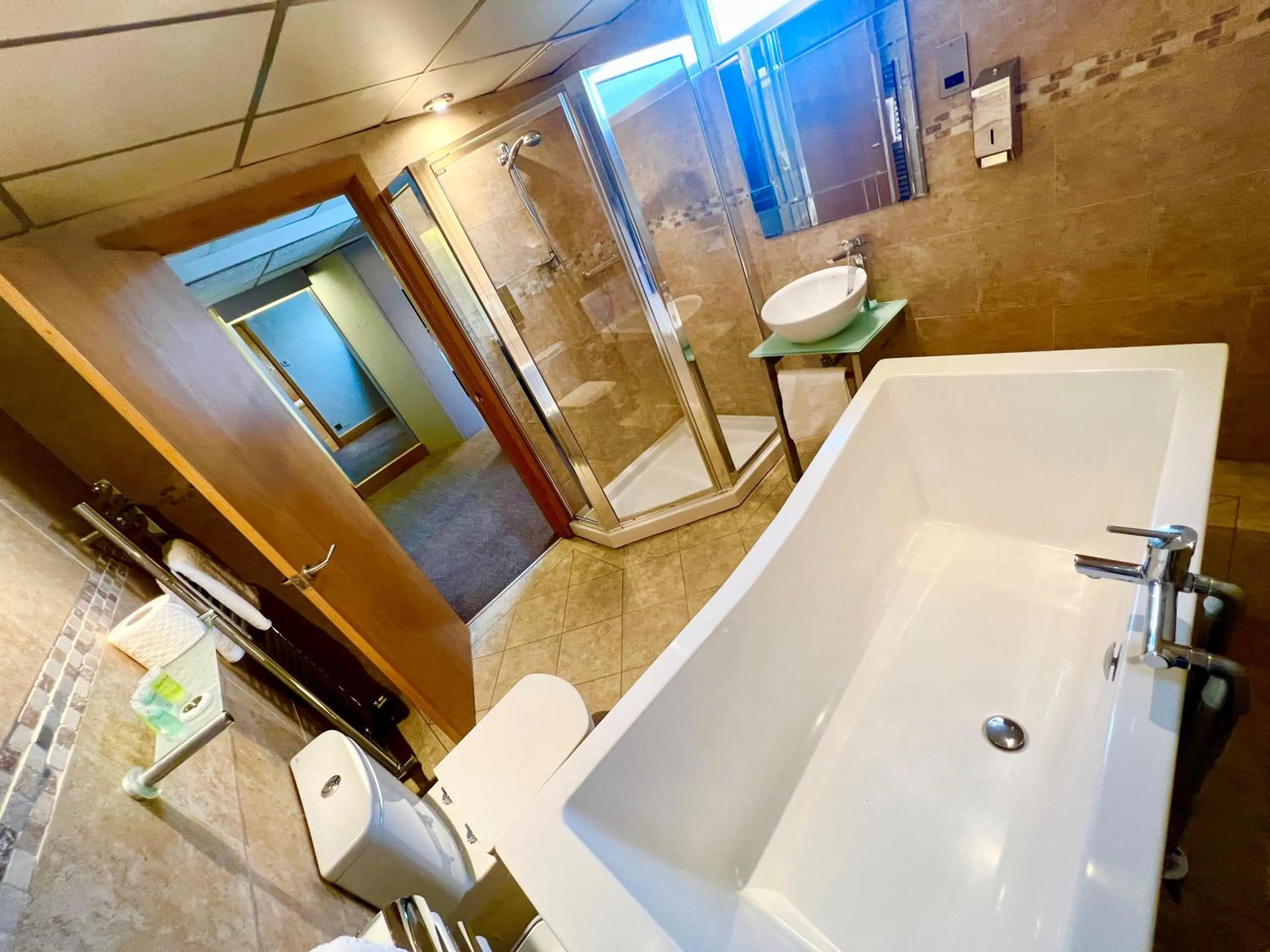 Inn On The Prom At The Fernlea Hotel