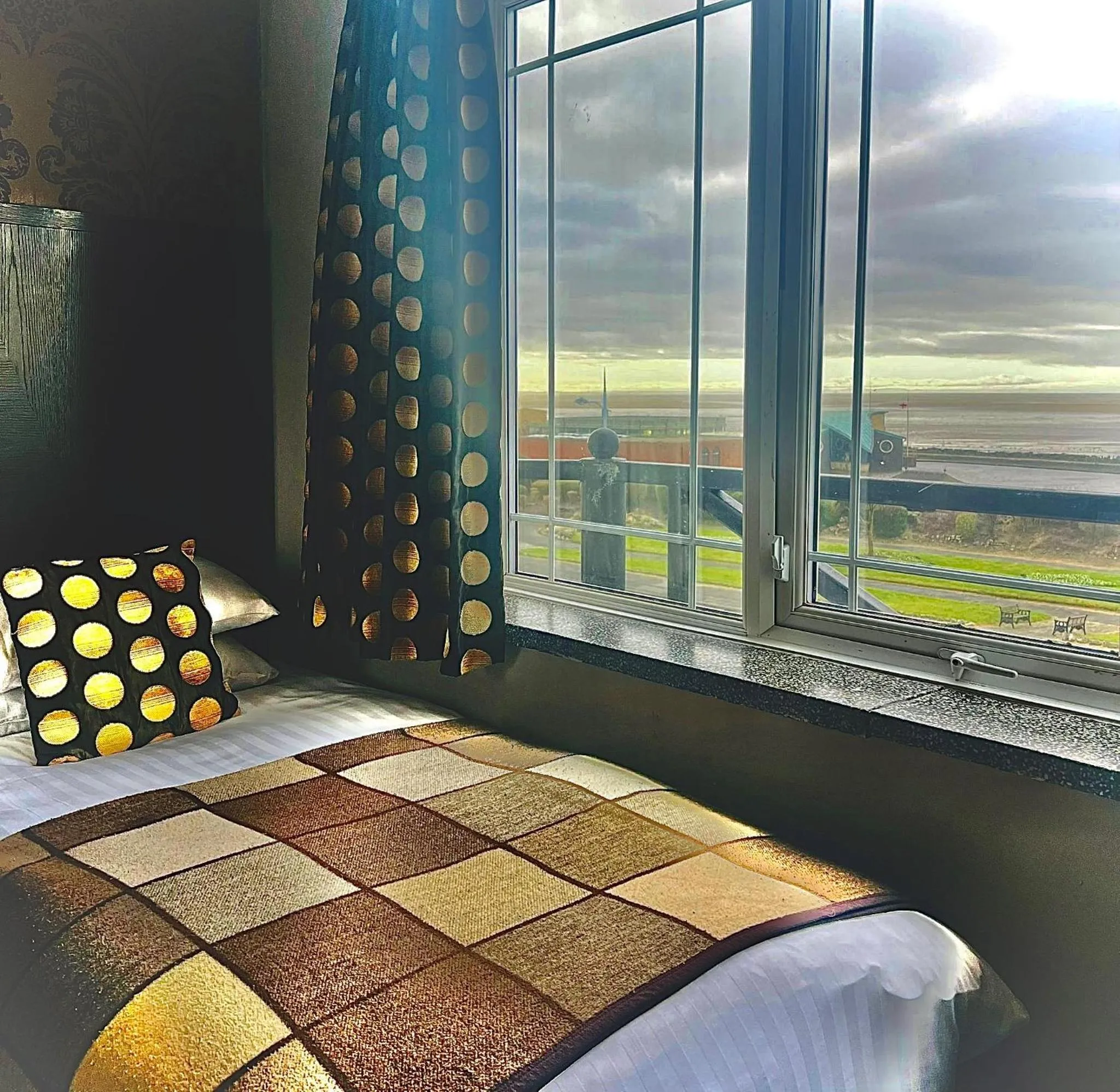 Bed in Inn On The Prom At The Fernlea Hotel