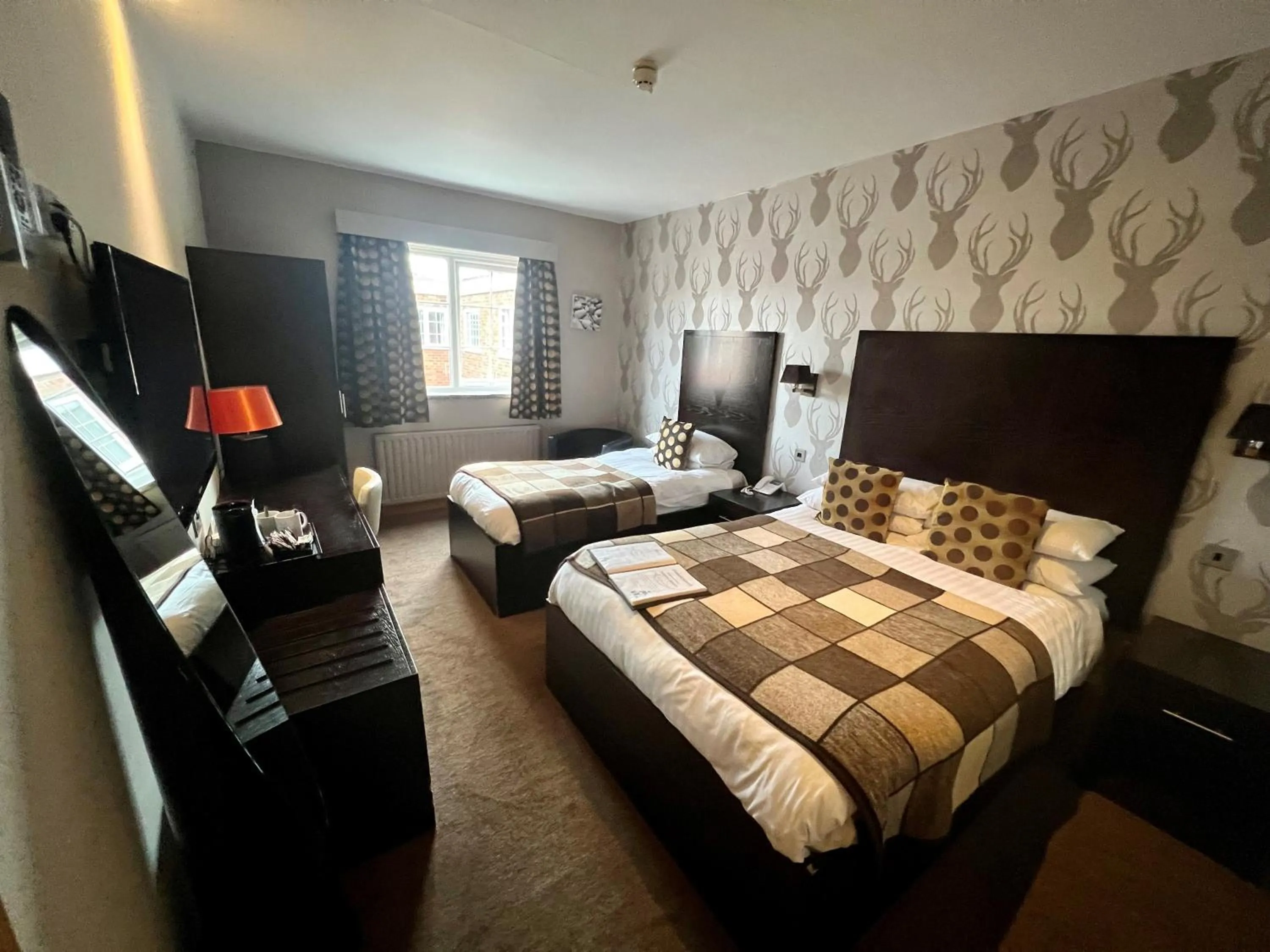 Bed in Inn On The Prom At The Fernlea Hotel