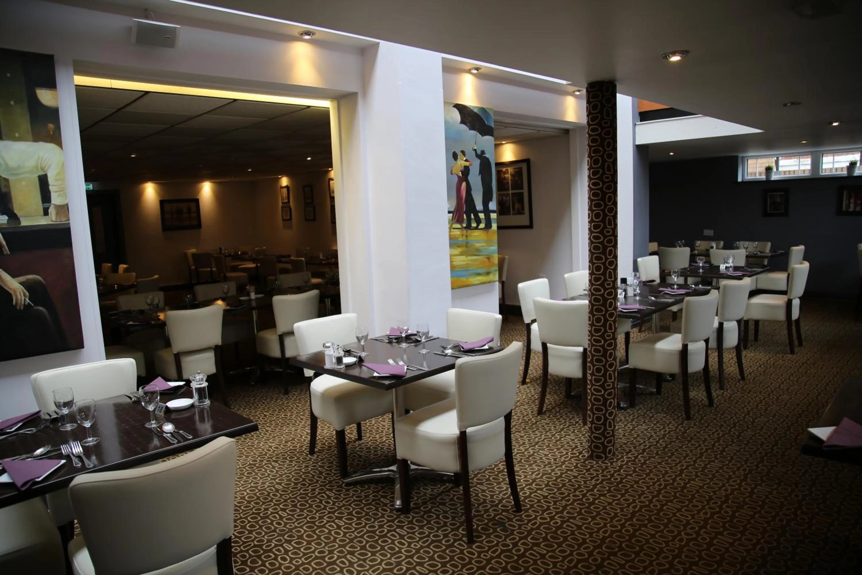 Restaurant/places to eat in Inn On The Prom At The Fernlea Hotel