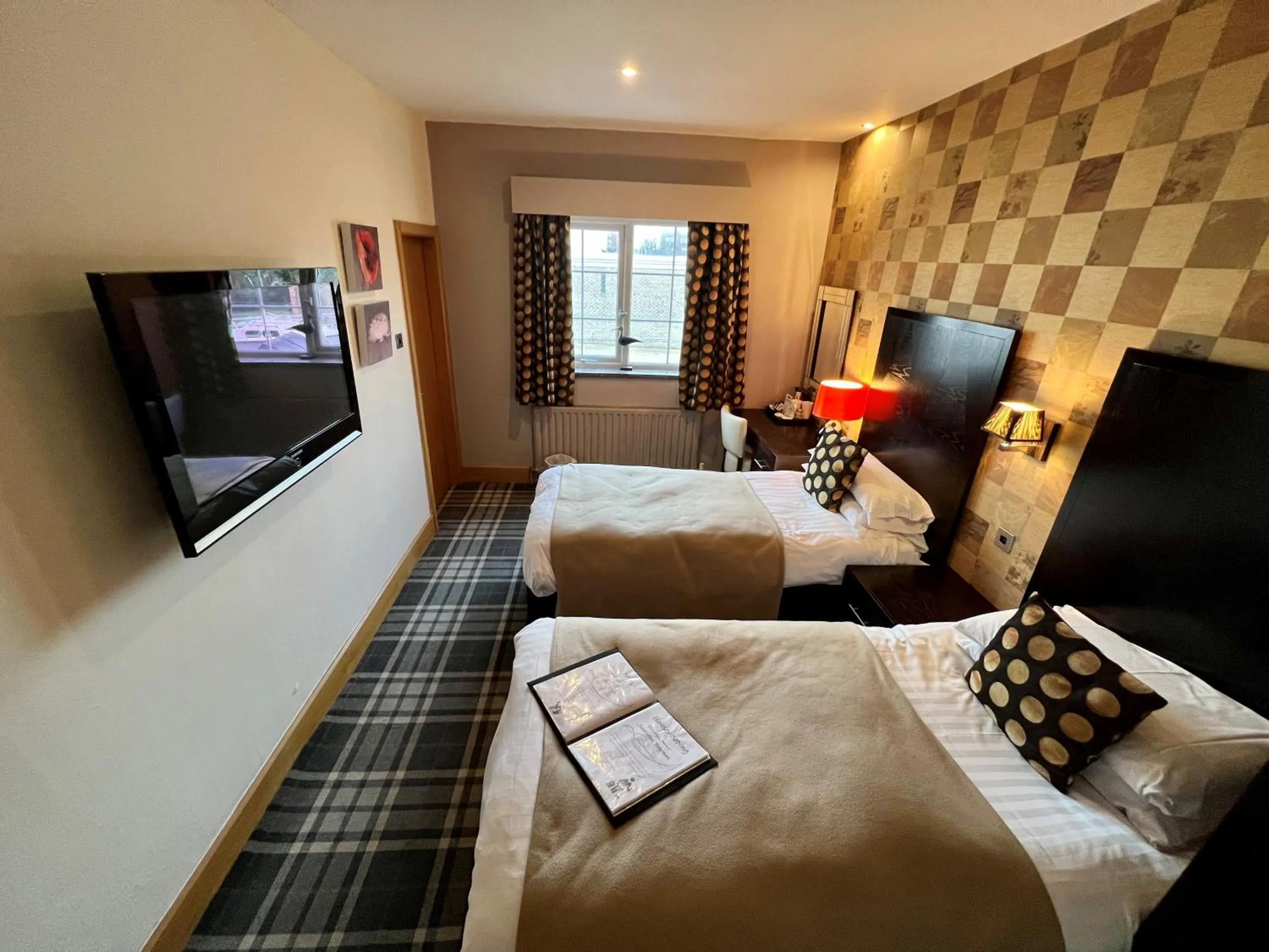 Bed in Inn On The Prom At The Fernlea Hotel