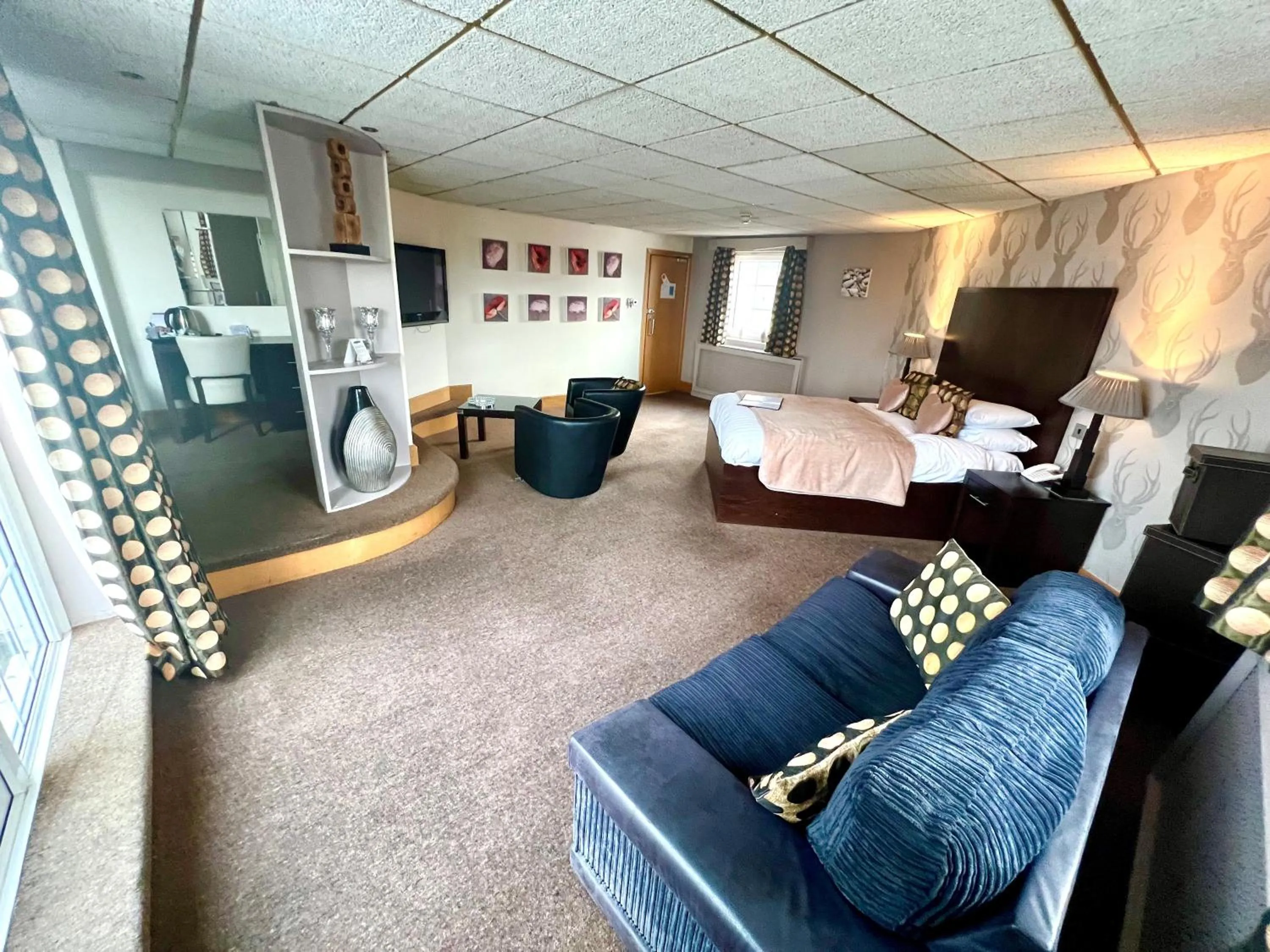 Inn On The Prom At The Fernlea Hotel