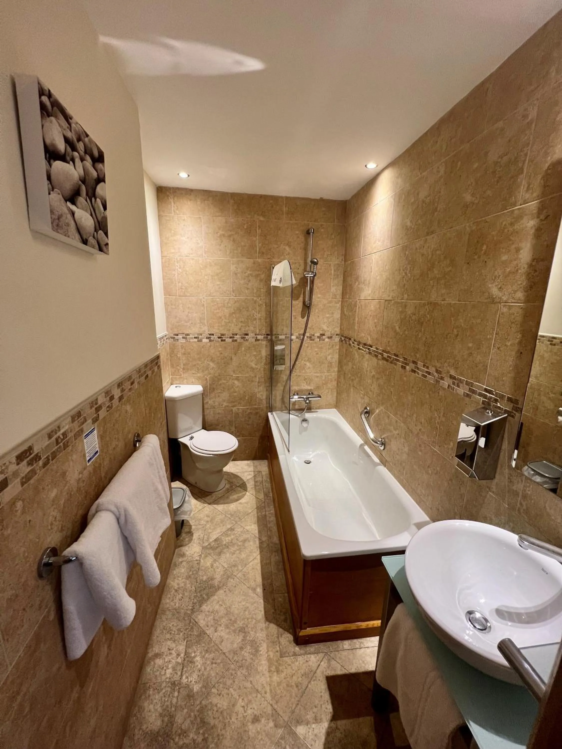 Inn On The Prom At The Fernlea Hotel