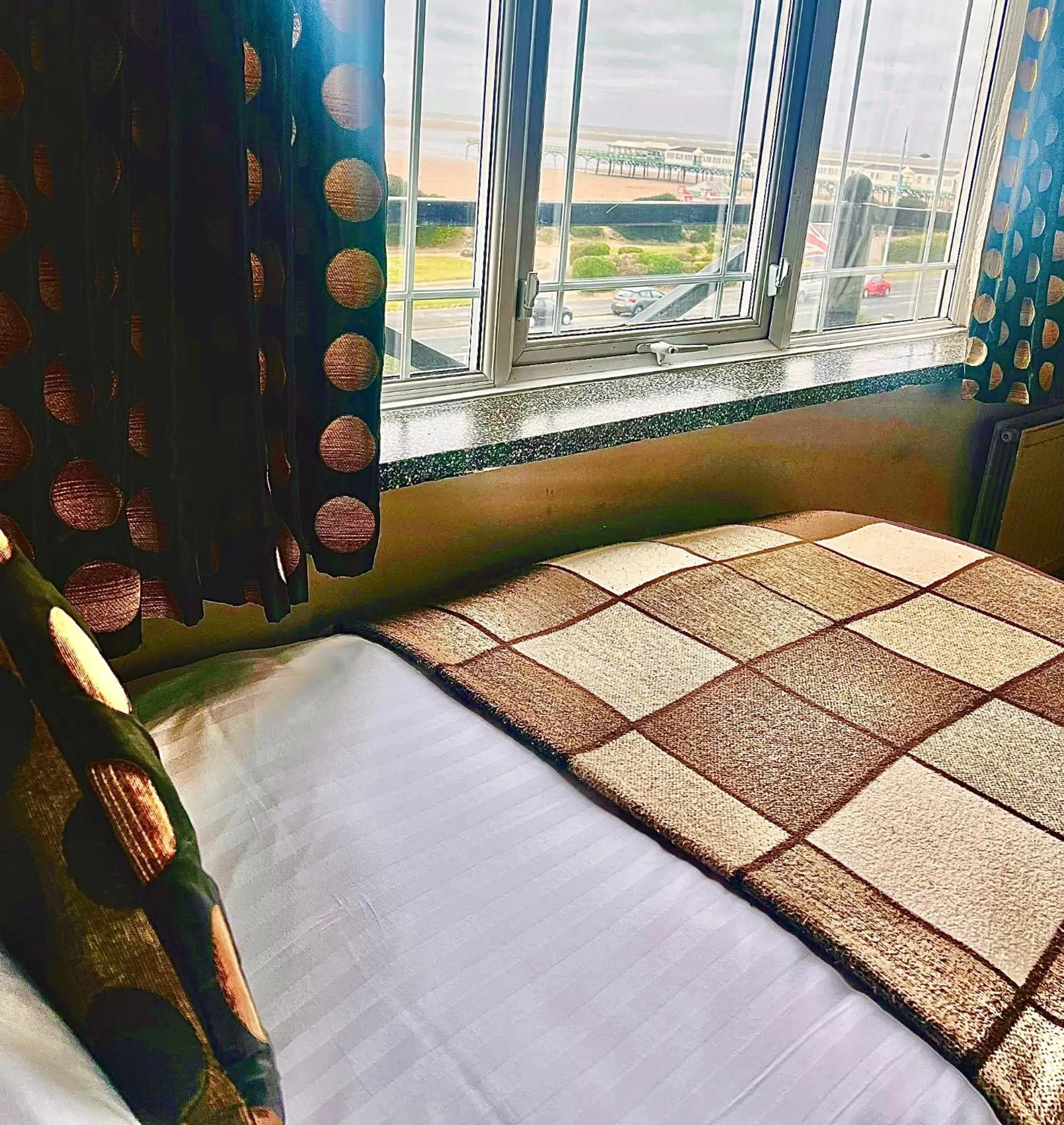 Bed in Inn On The Prom At The Fernlea Hotel