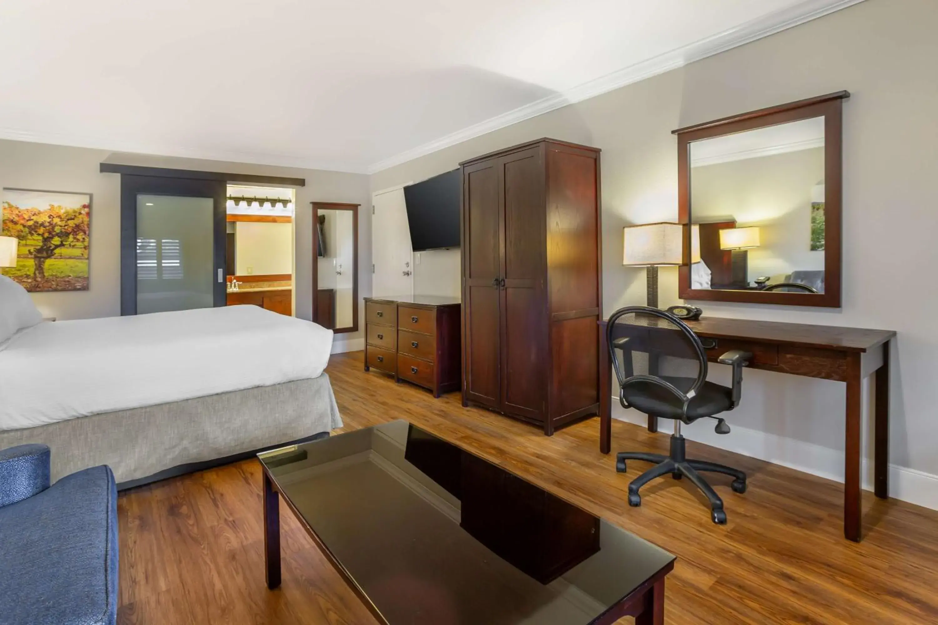 Bedroom, Bed in Best Western Dry Creek Inn Bedroom, Bed in Best Western Dry Creek Inn