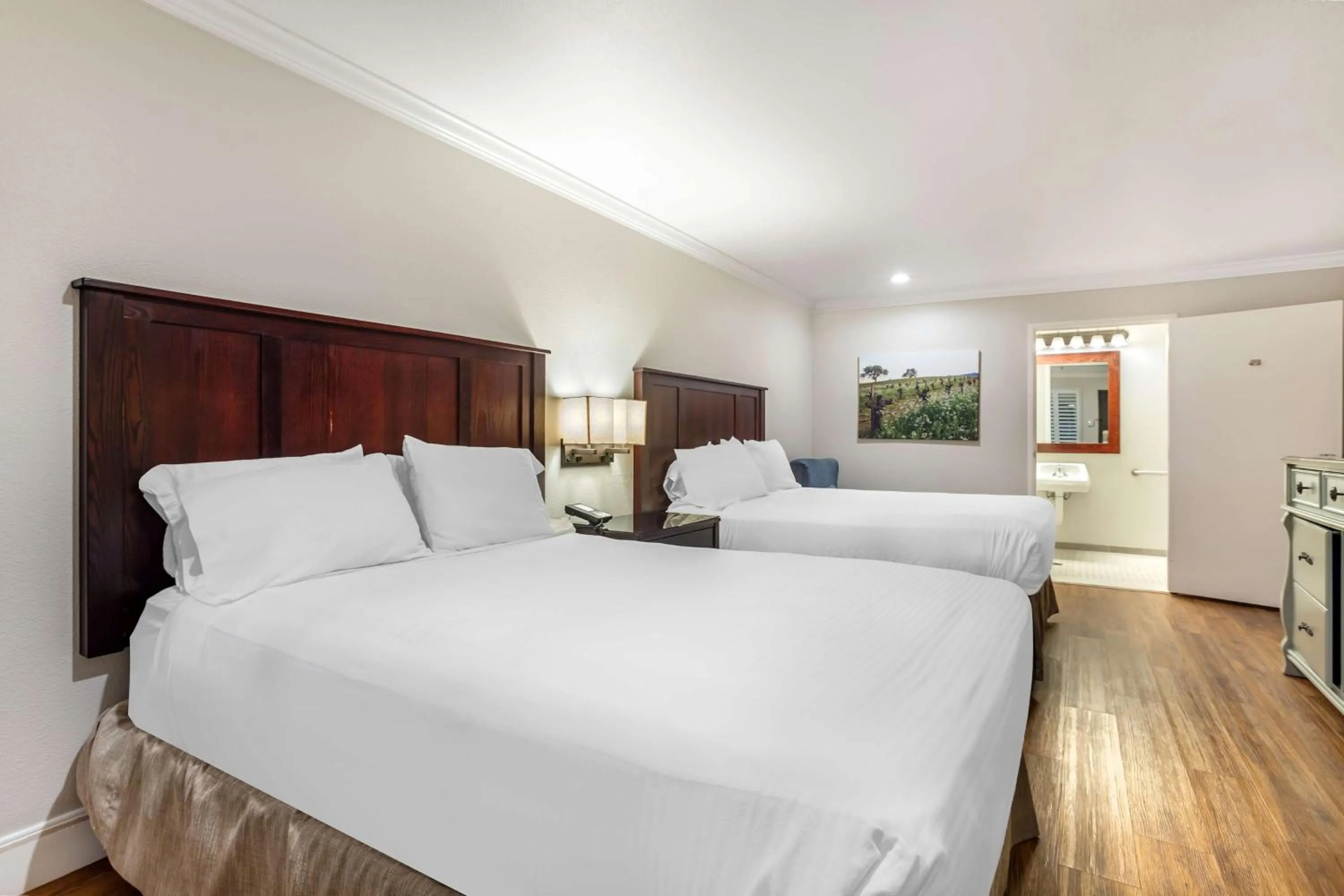 Bedroom, Bed in Best Western Dry Creek Inn