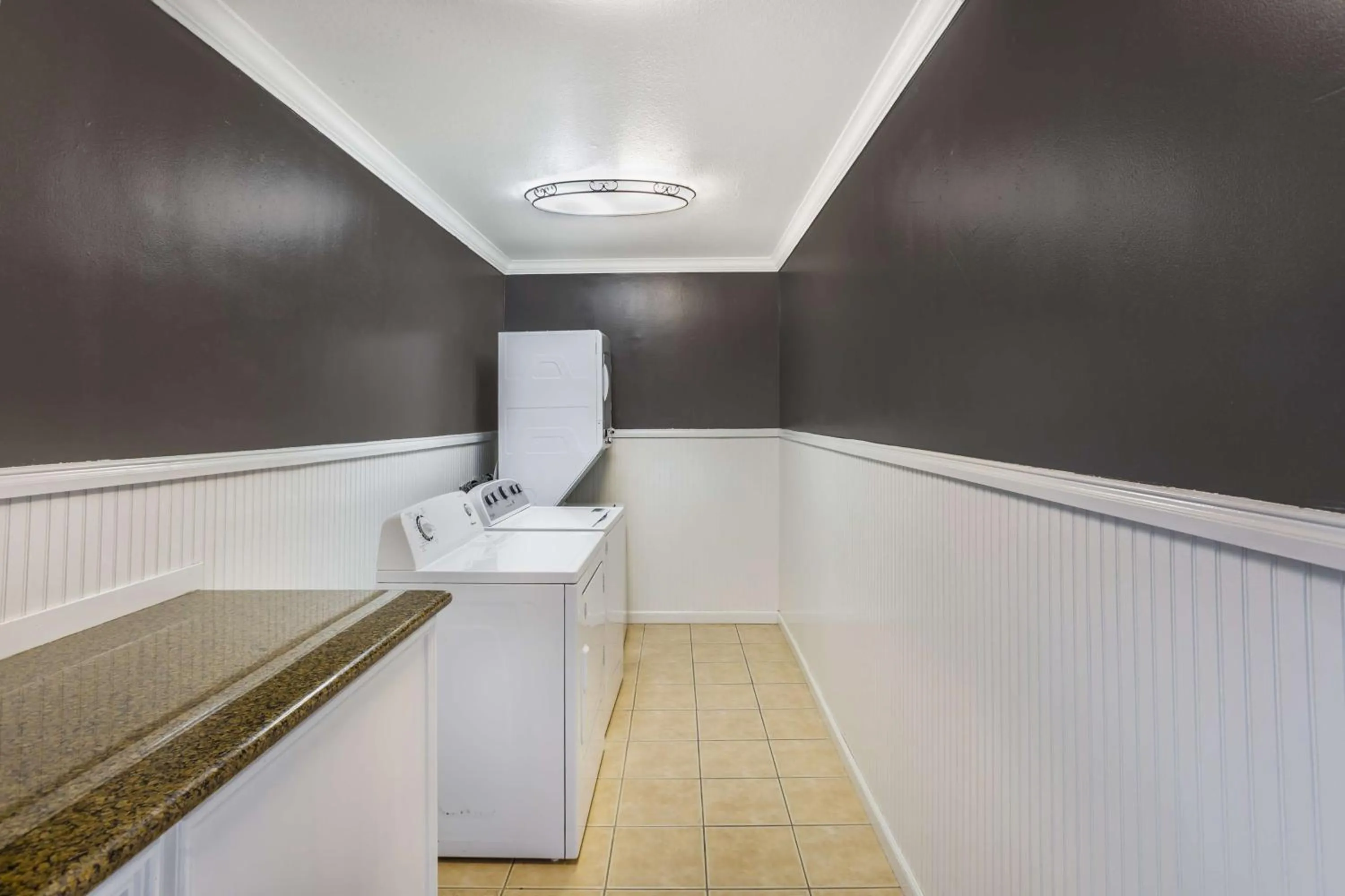 Property building in Best Western Dry Creek Inn