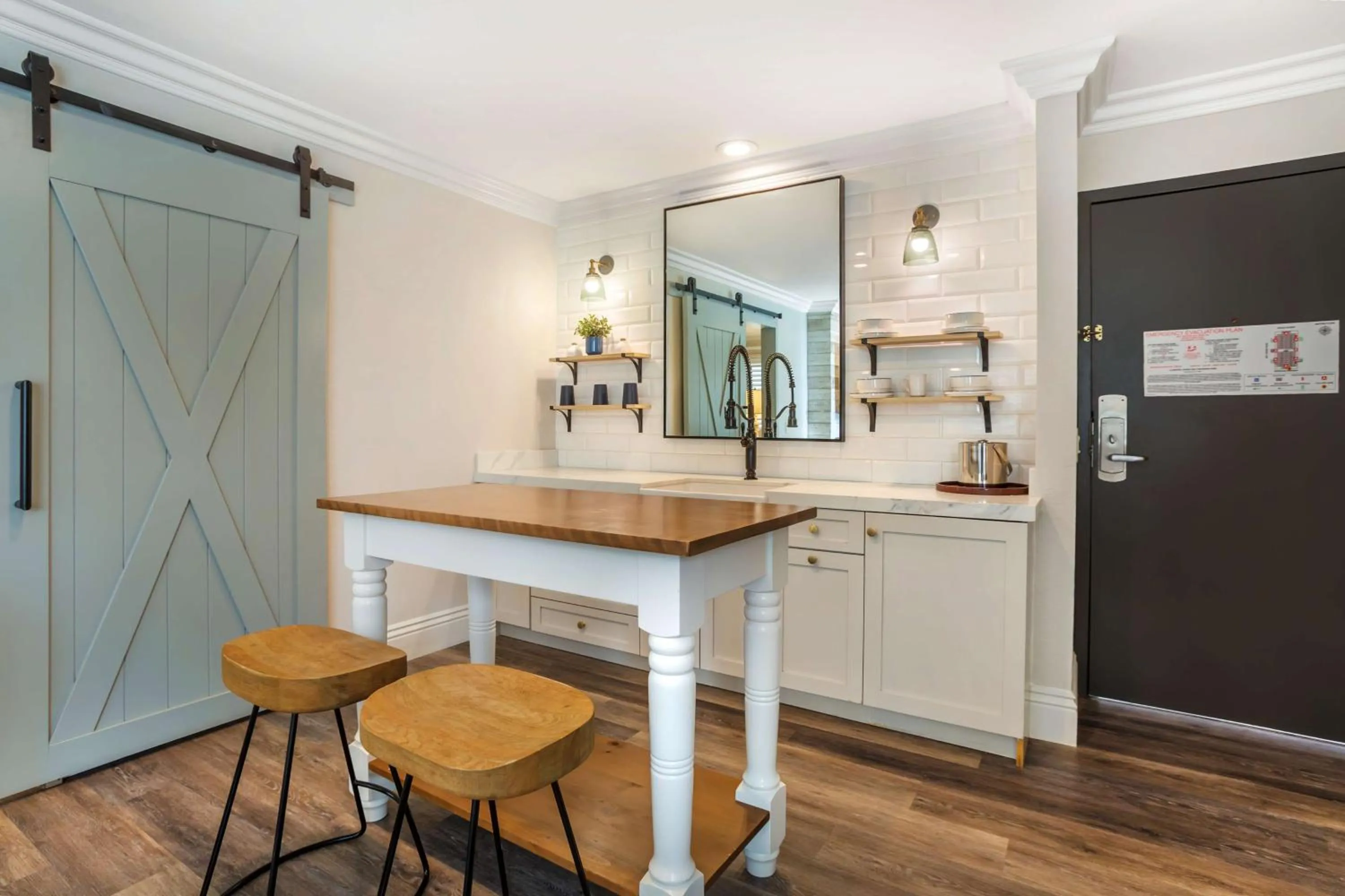 Photo of the whole room in Best Western Dry Creek Inn